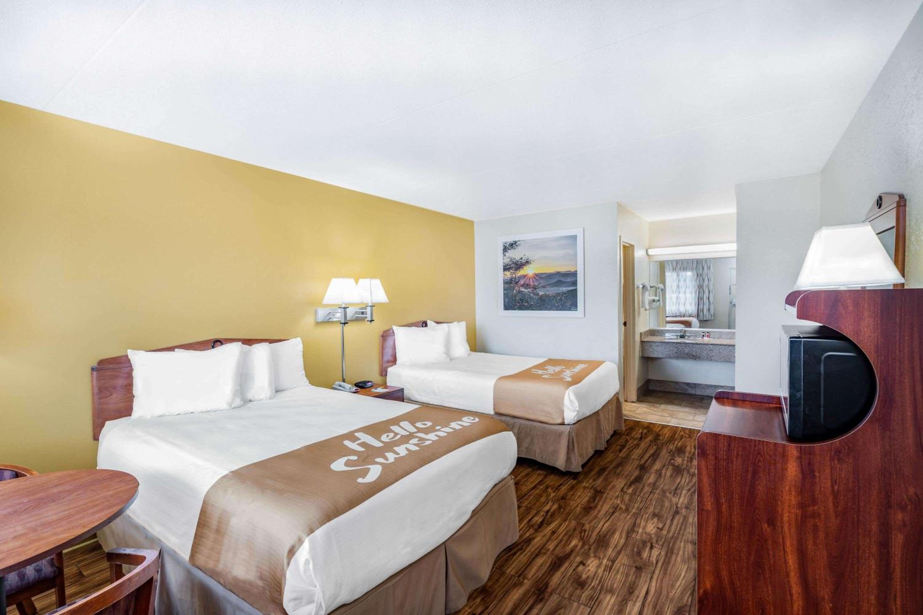 Double Room with Two Double Beds - Non-Smoking - Photo 1