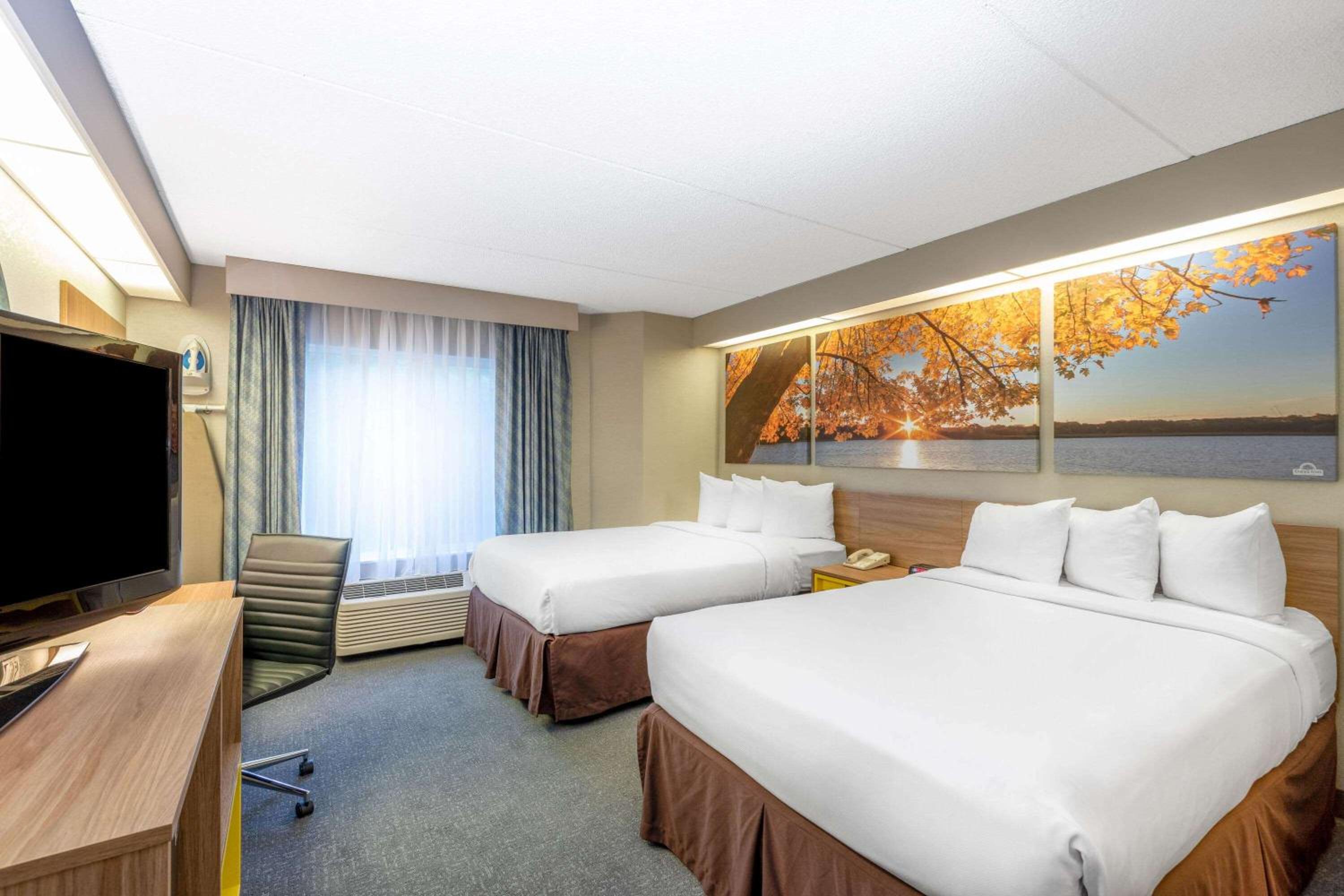 Standard Double Room with Two Double Beds - Non-Smoking - Photo 4
