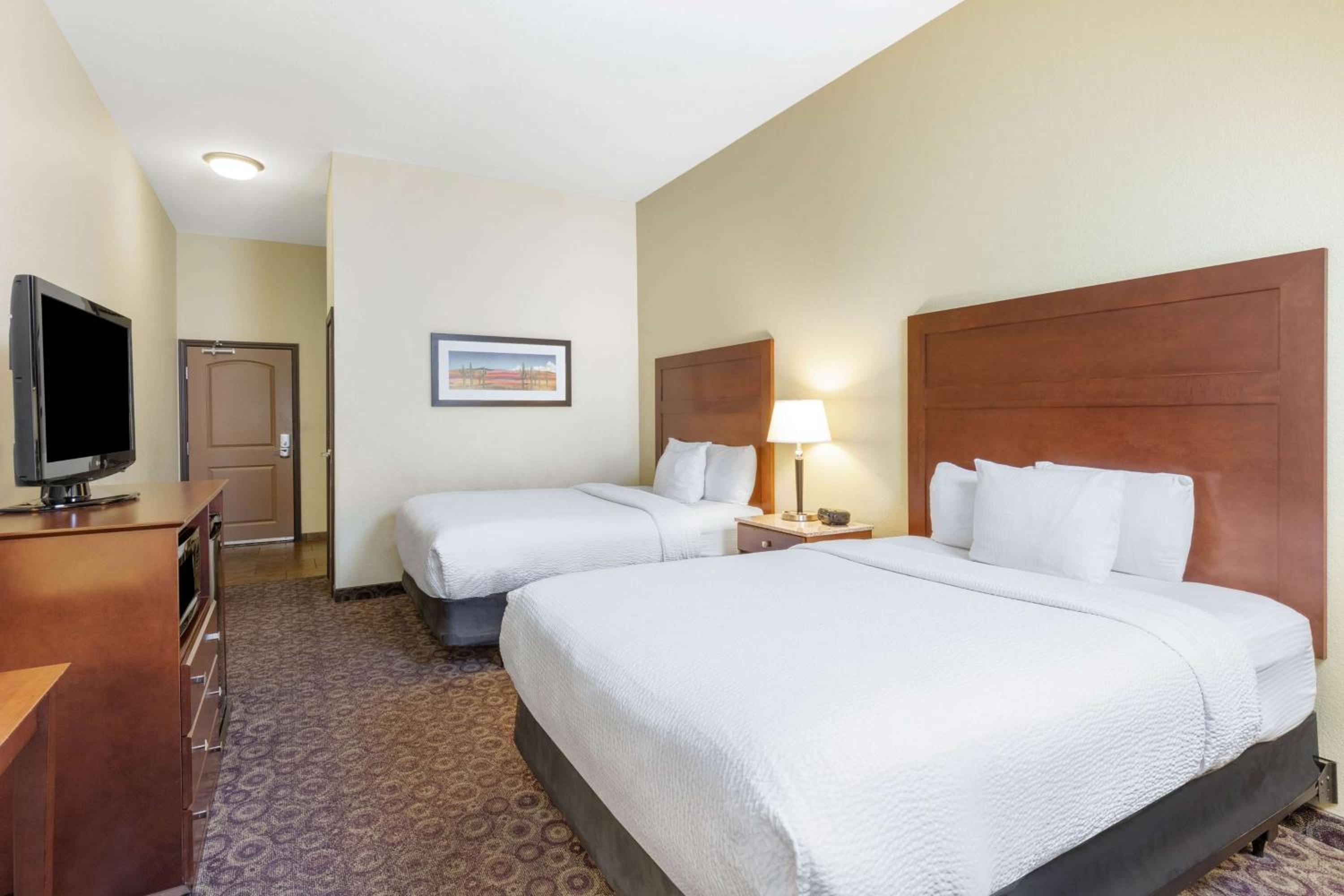 Queen Room with Two Queen Beds - Mobility Access/Non-Smoking - Photo 7