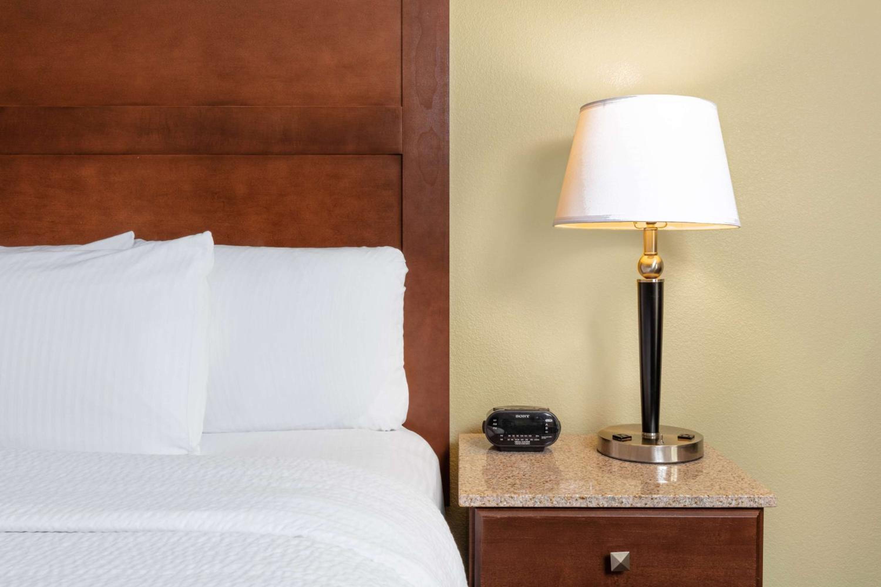 Deluxe Queen Room - Photo 4