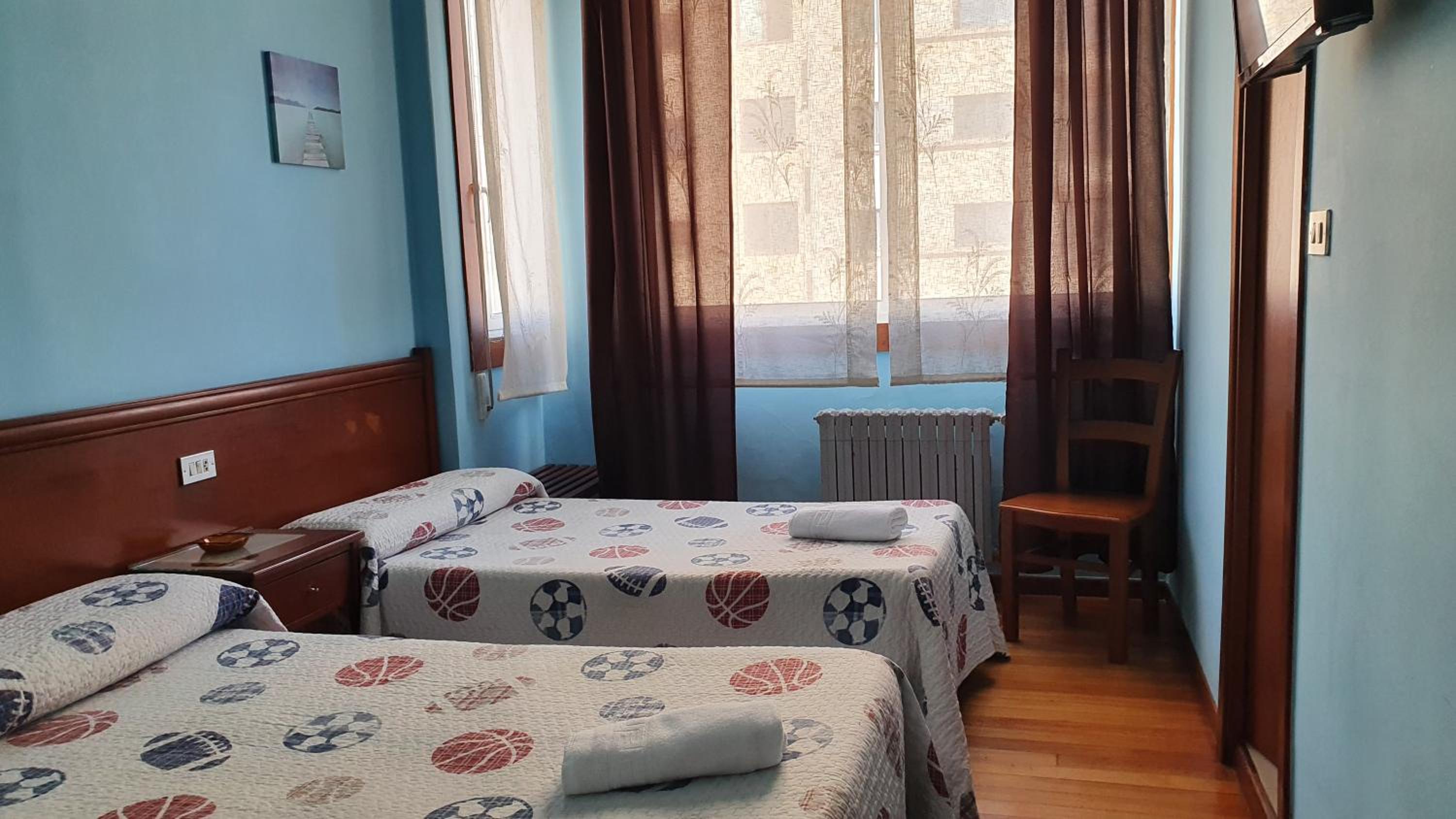 Budget Twin Room photo 2