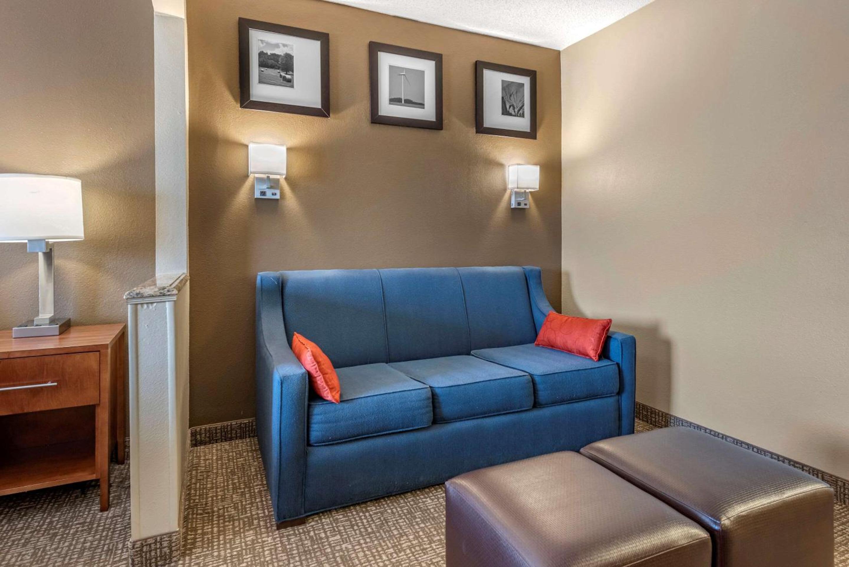 King Suite - Non-Smoking - Photo 13