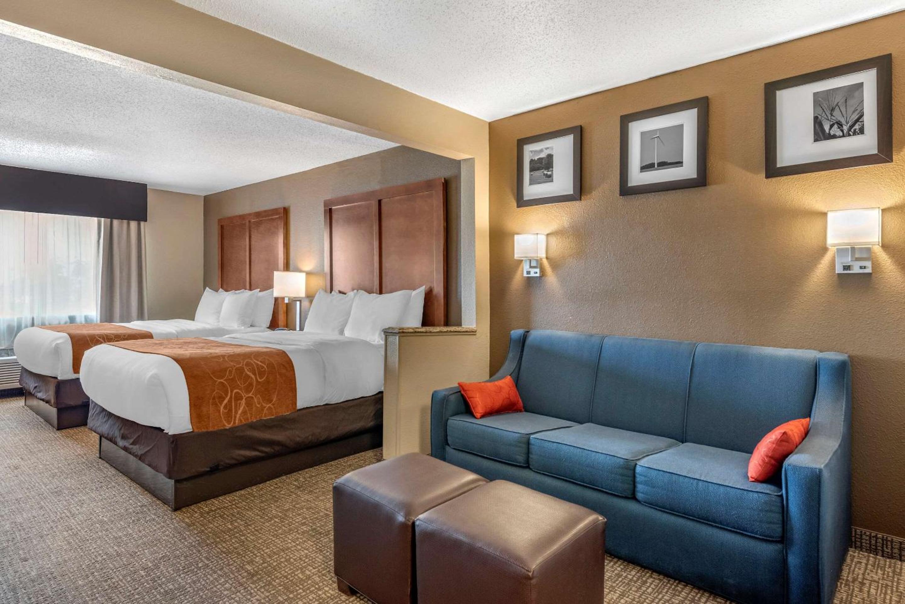 Queen Suite with Two Queen Beds - Non-Smoking - Photo 13