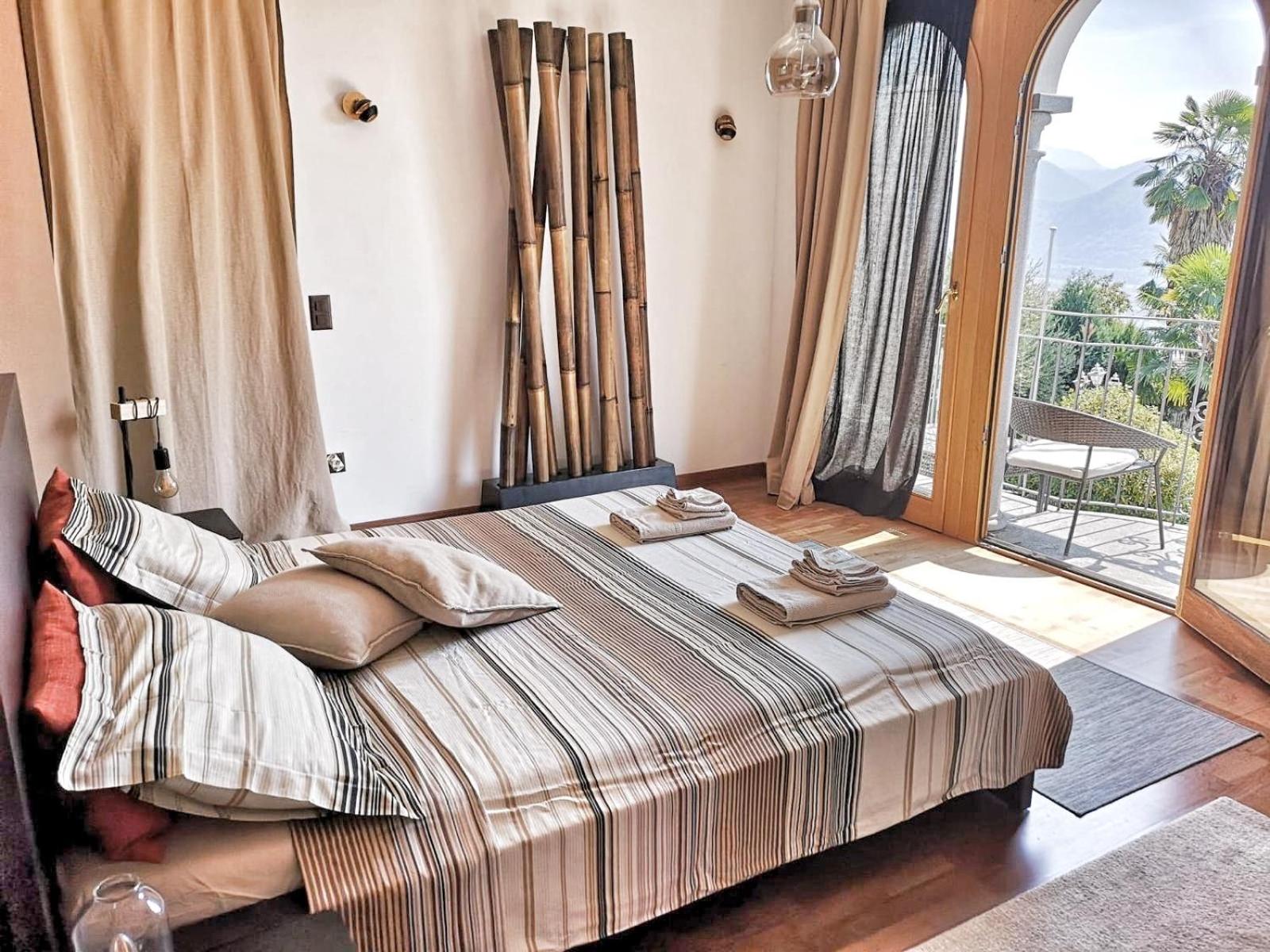 King Room with Lake View photo 2