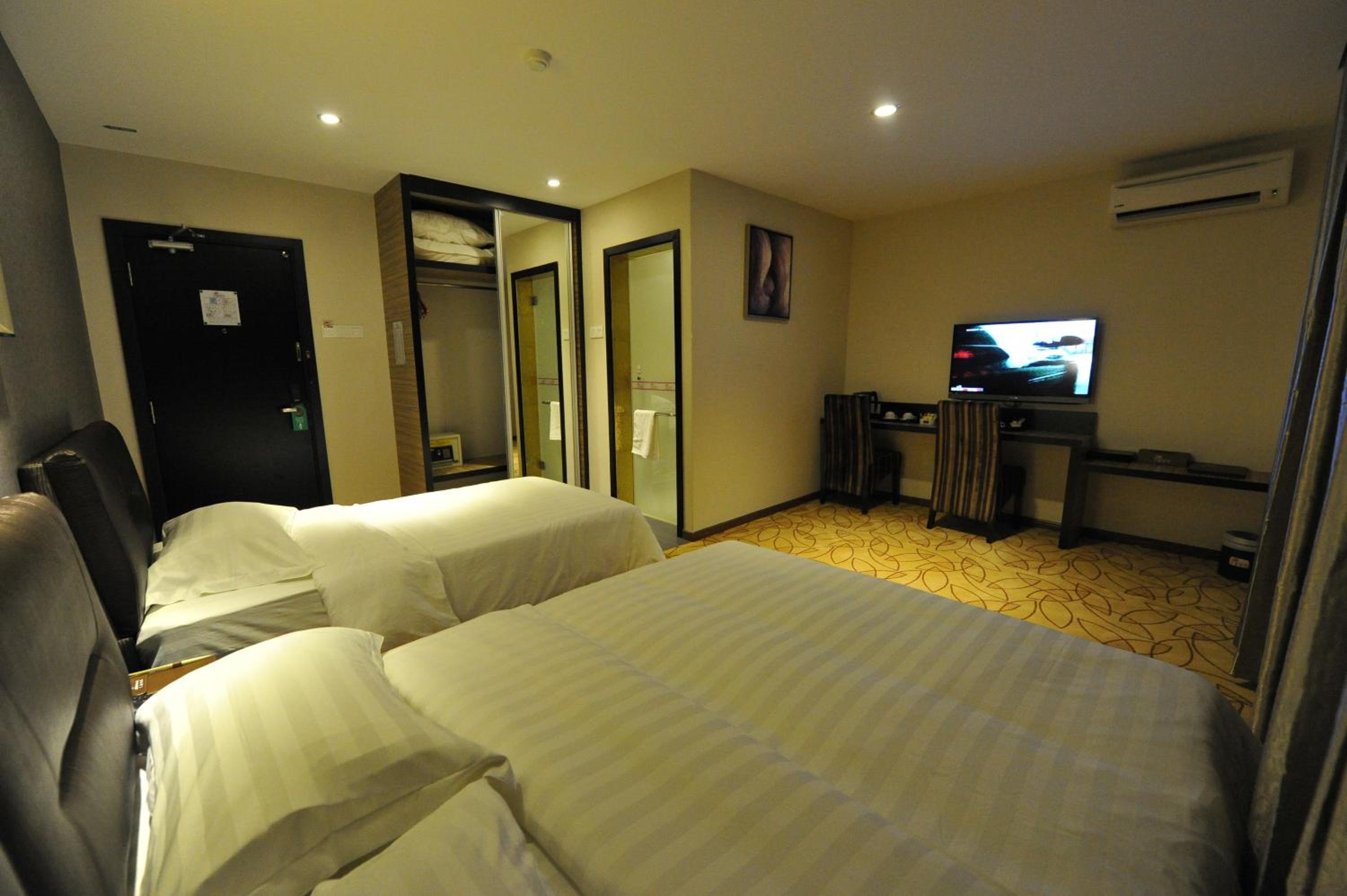 Deluxe Family Room photo 2
