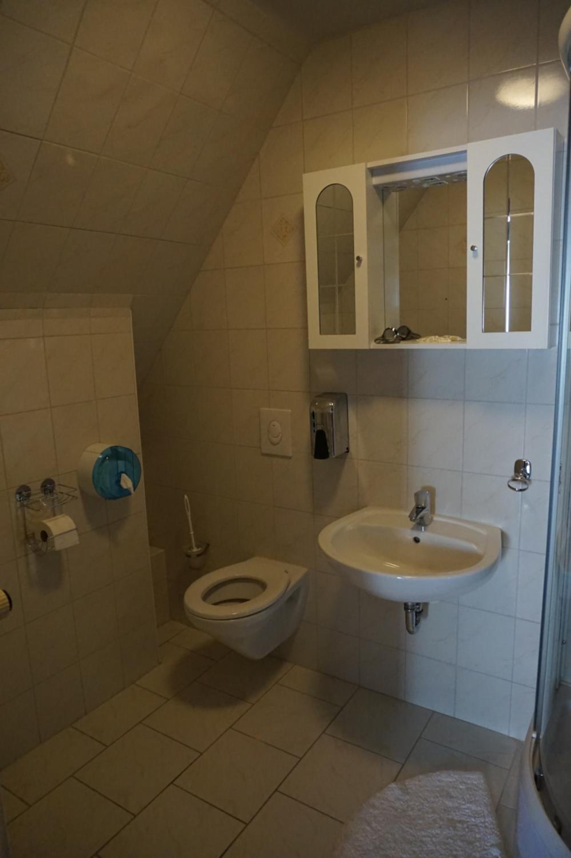 Twin Room With Private External Bathroom
