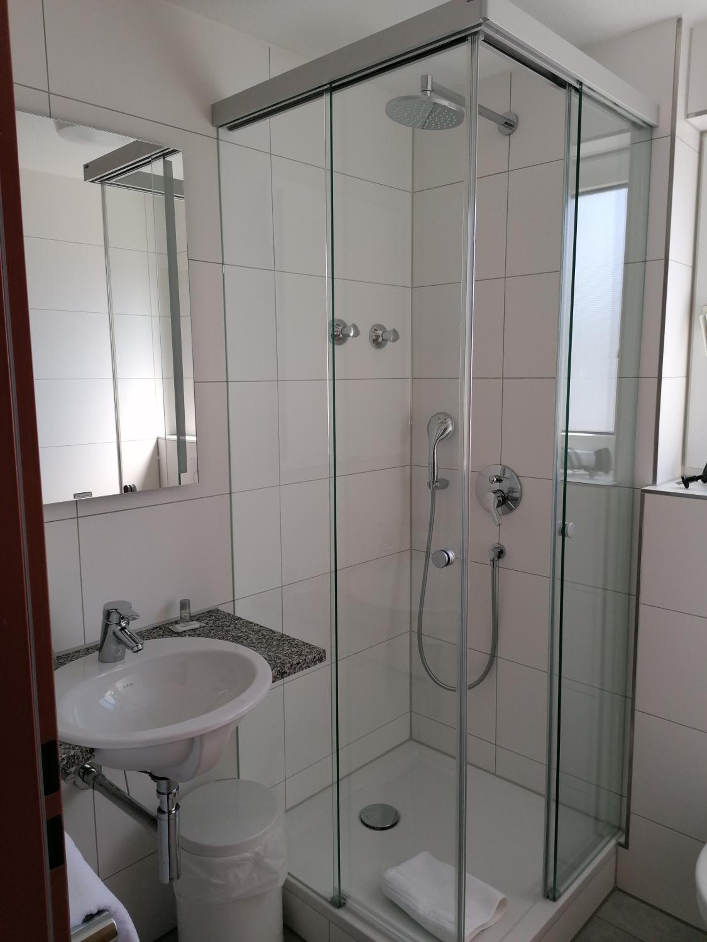 Single Room with Bathroom photo 3