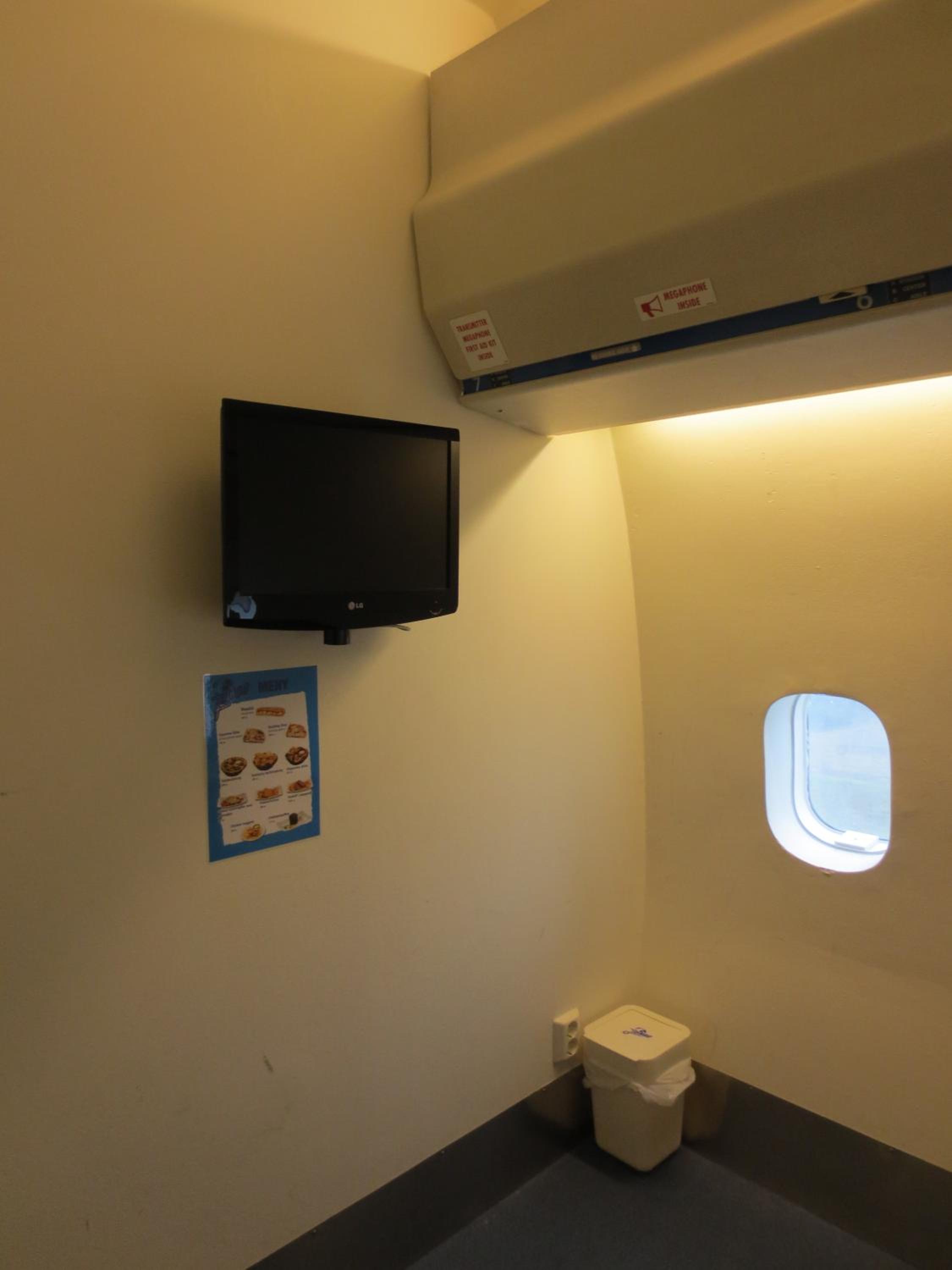 Twin Room With Shared Bathroom photo 2