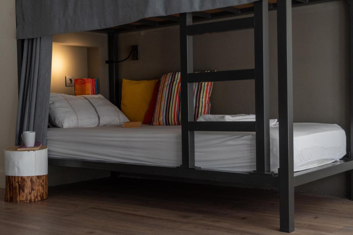Bed in 4-Bed Dormitory Room photo 3