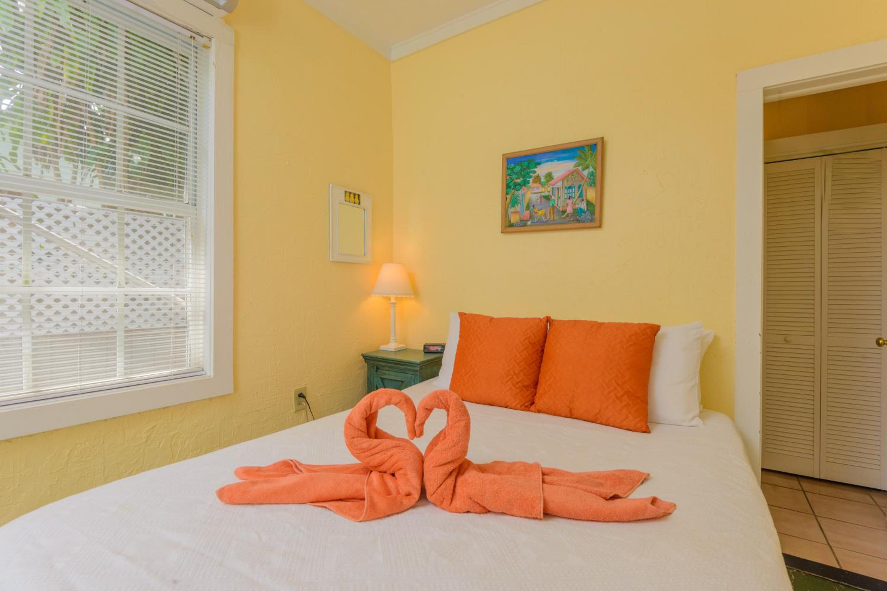 Queen Room with Pool View photo 2