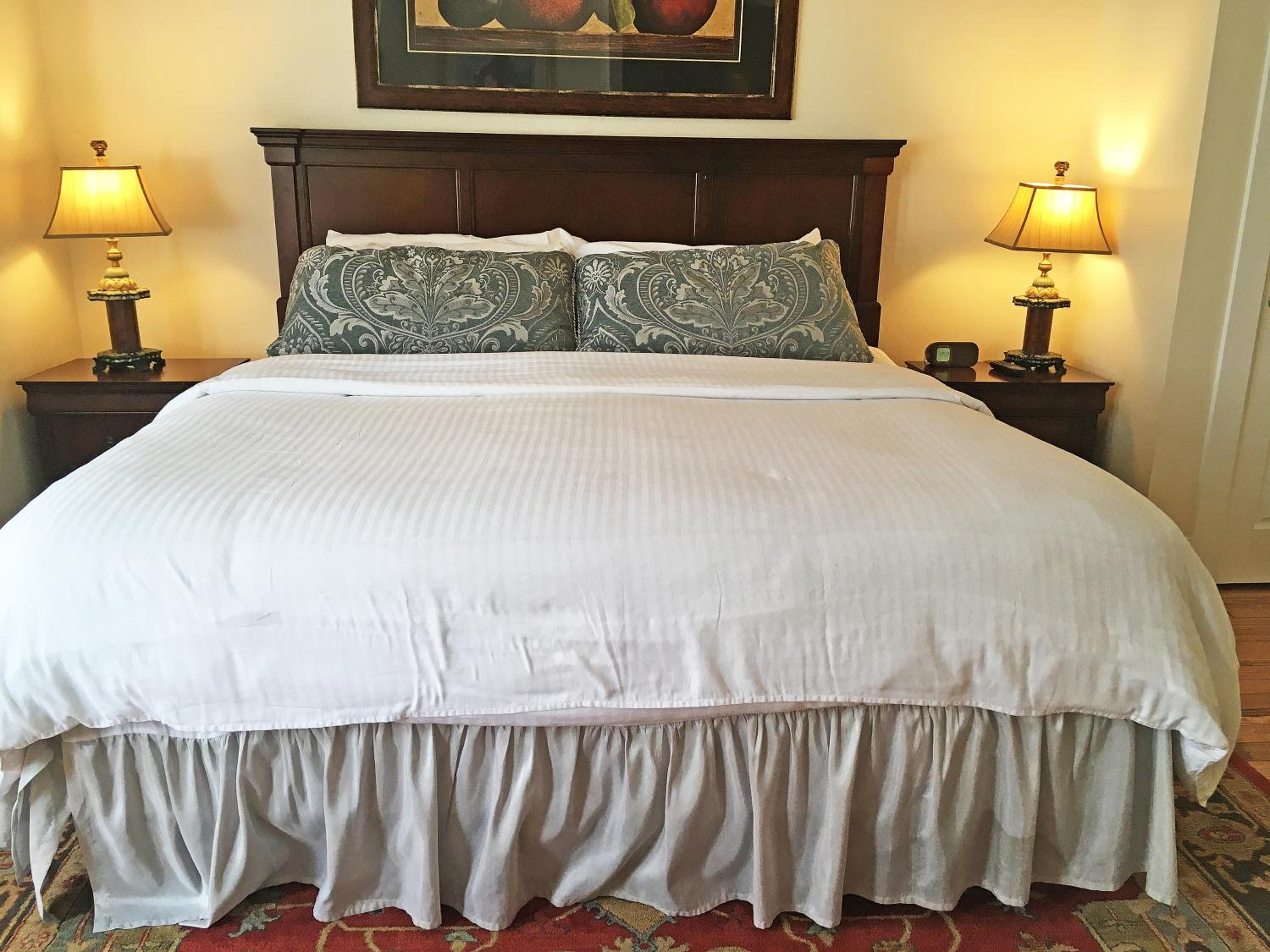 Luxury King Room 401 - Photo 2