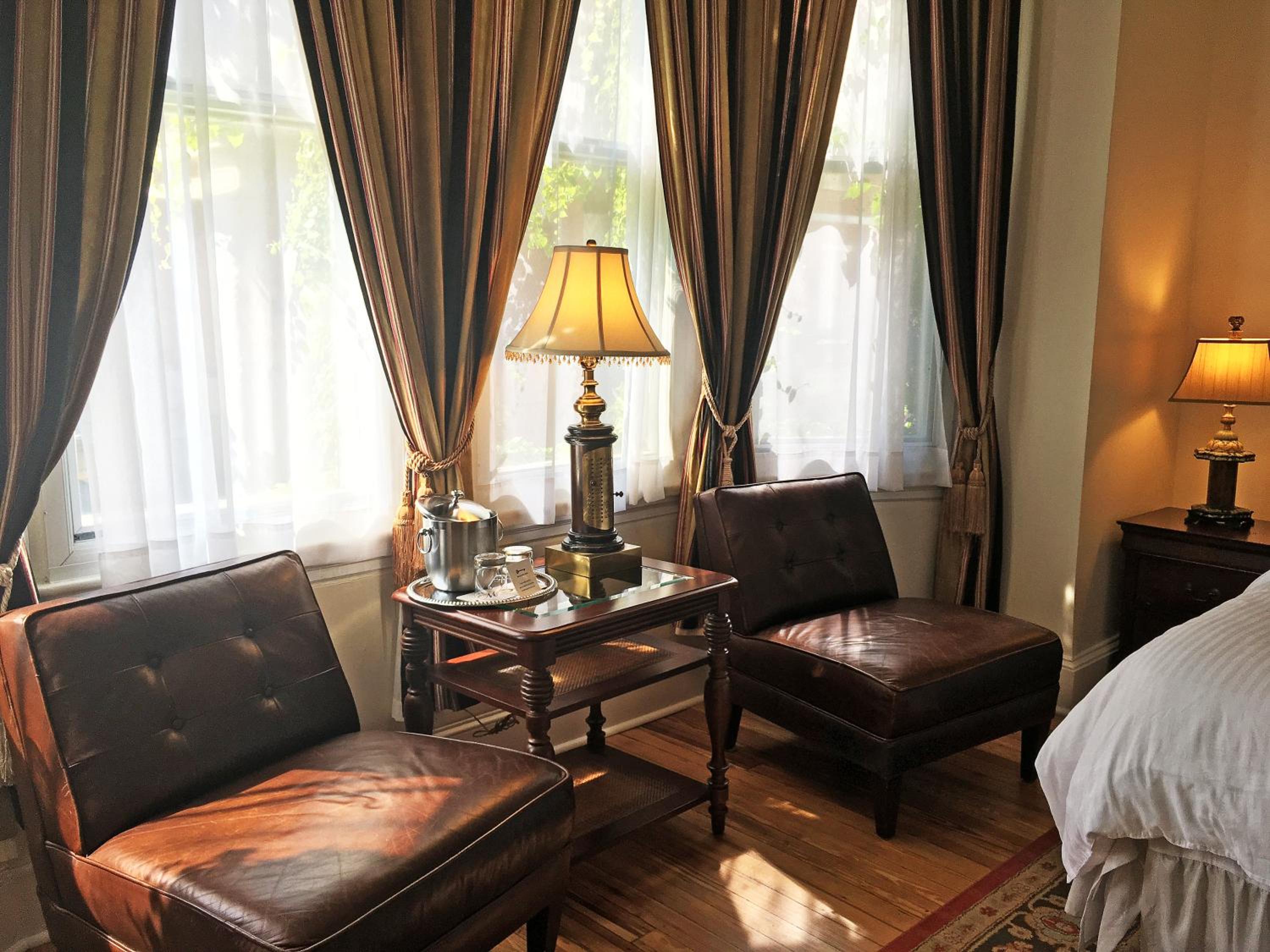 Luxury King Room 401 - Photo 14