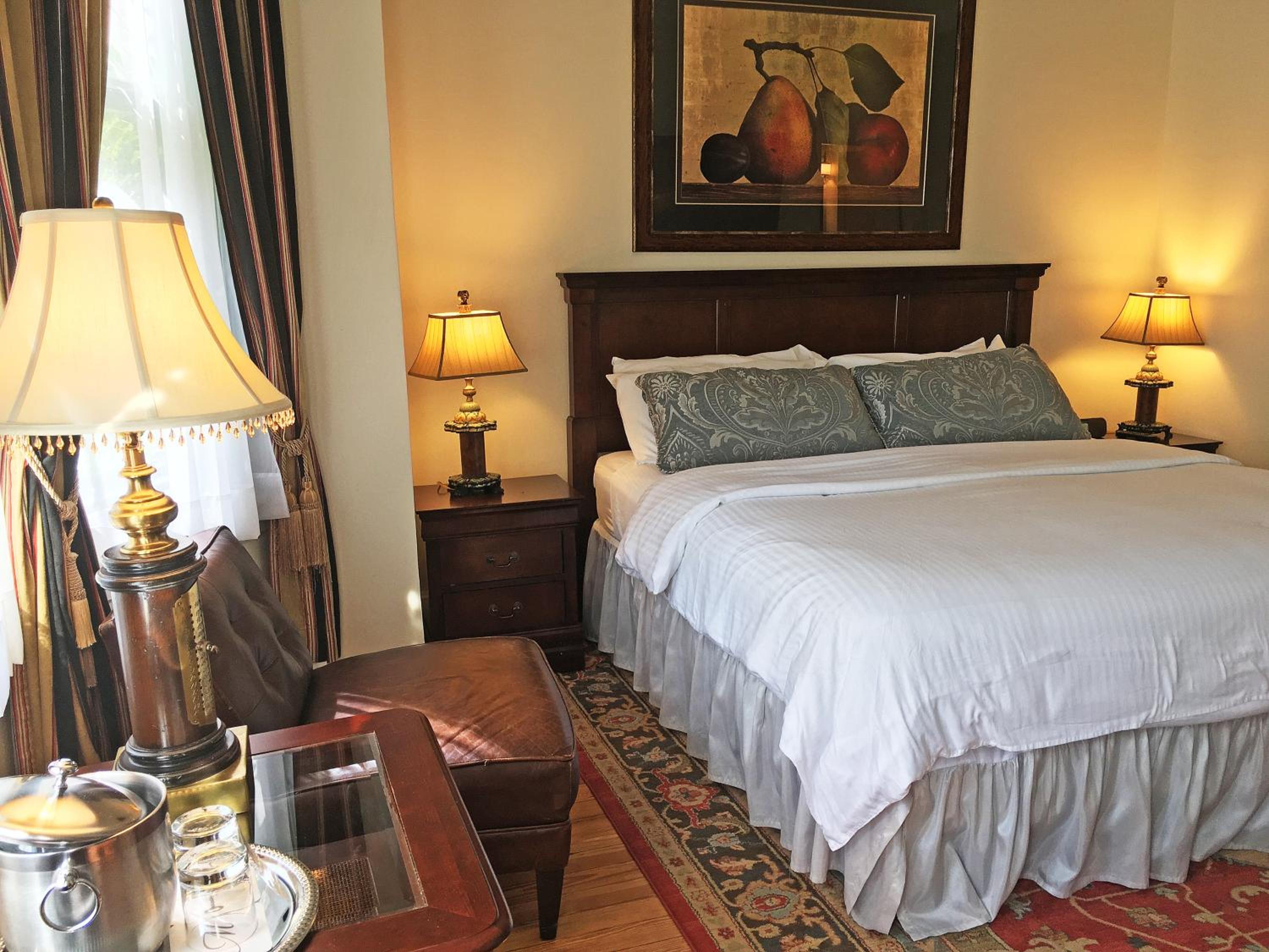 Luxury King Room 401 - Photo 6