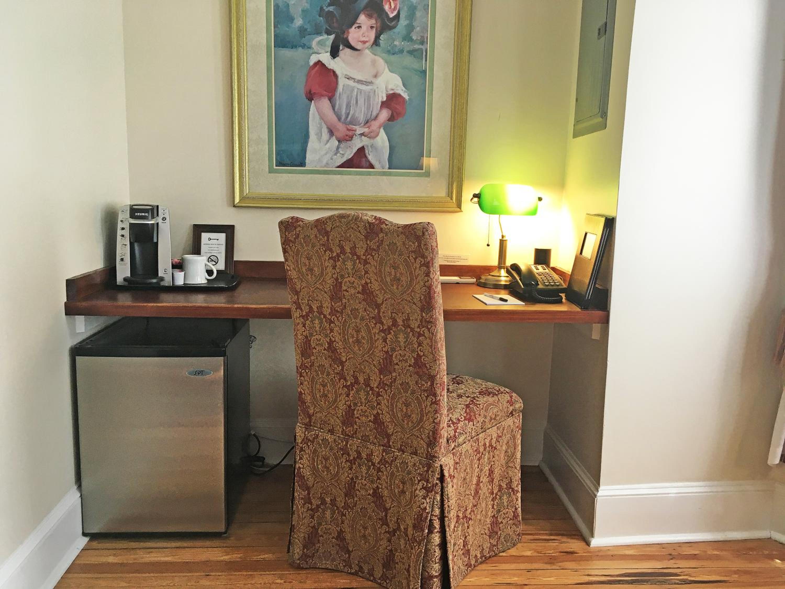 Luxury King Room 401 - Photo 7