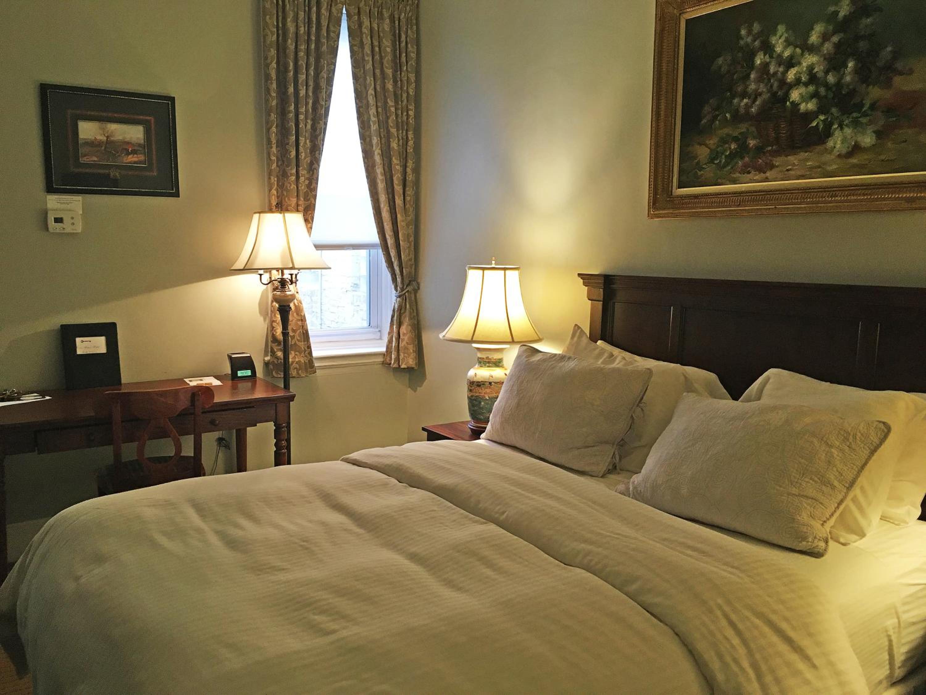 Deluxe Queen Room - Photo 1