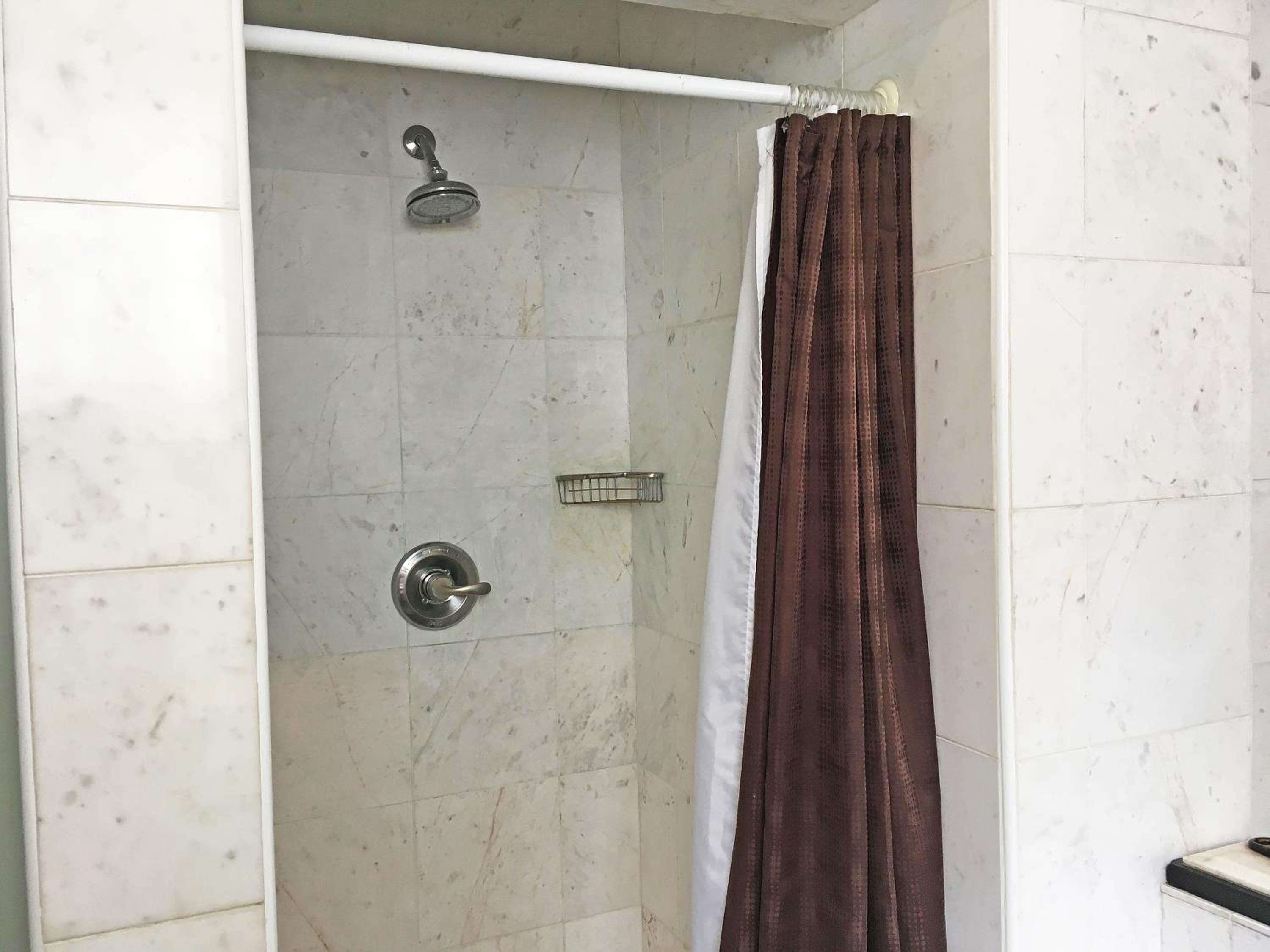 Deluxe Queen Room - Photo 8