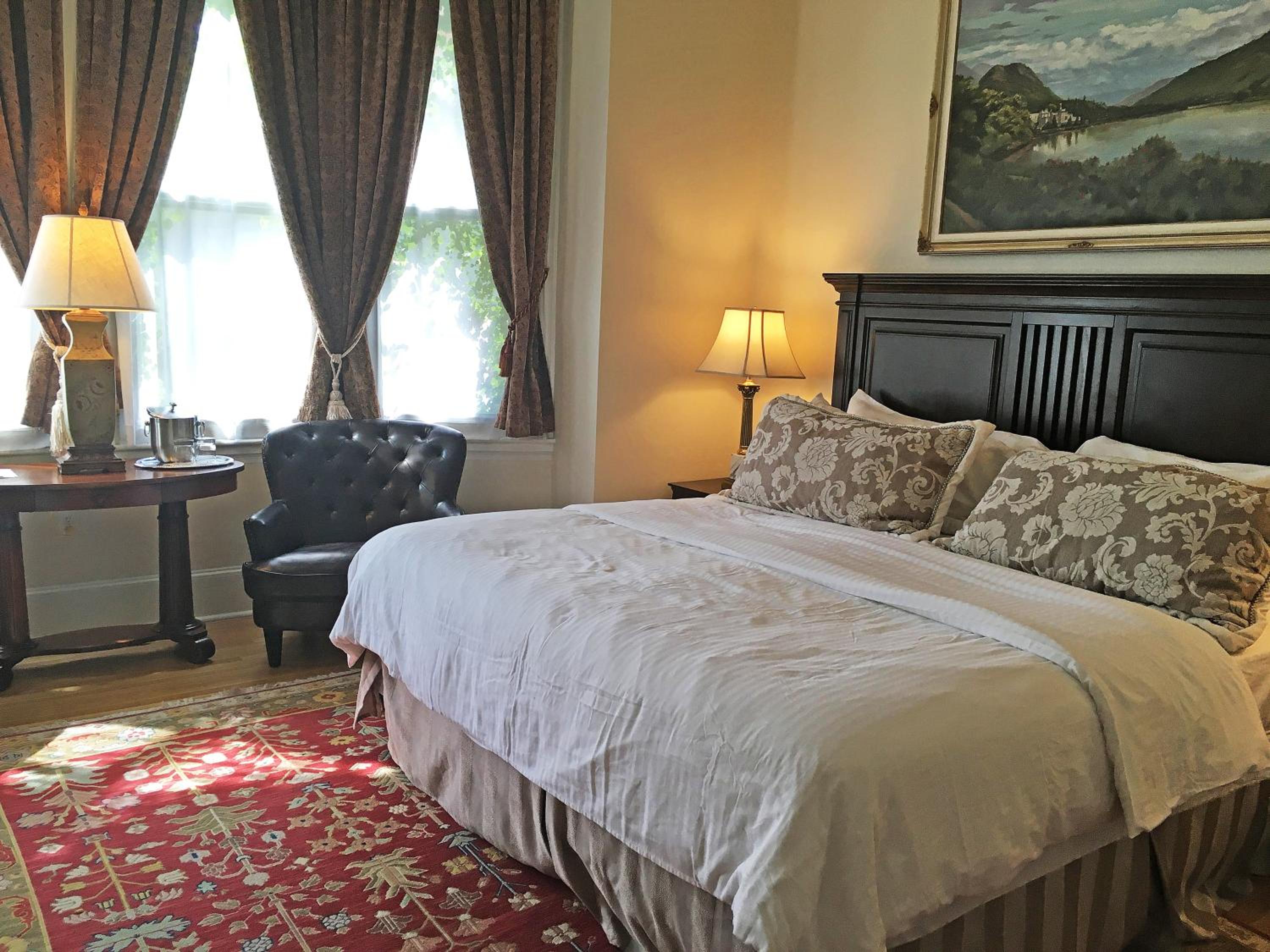 Luxury King Room 501 thumbnail 6
