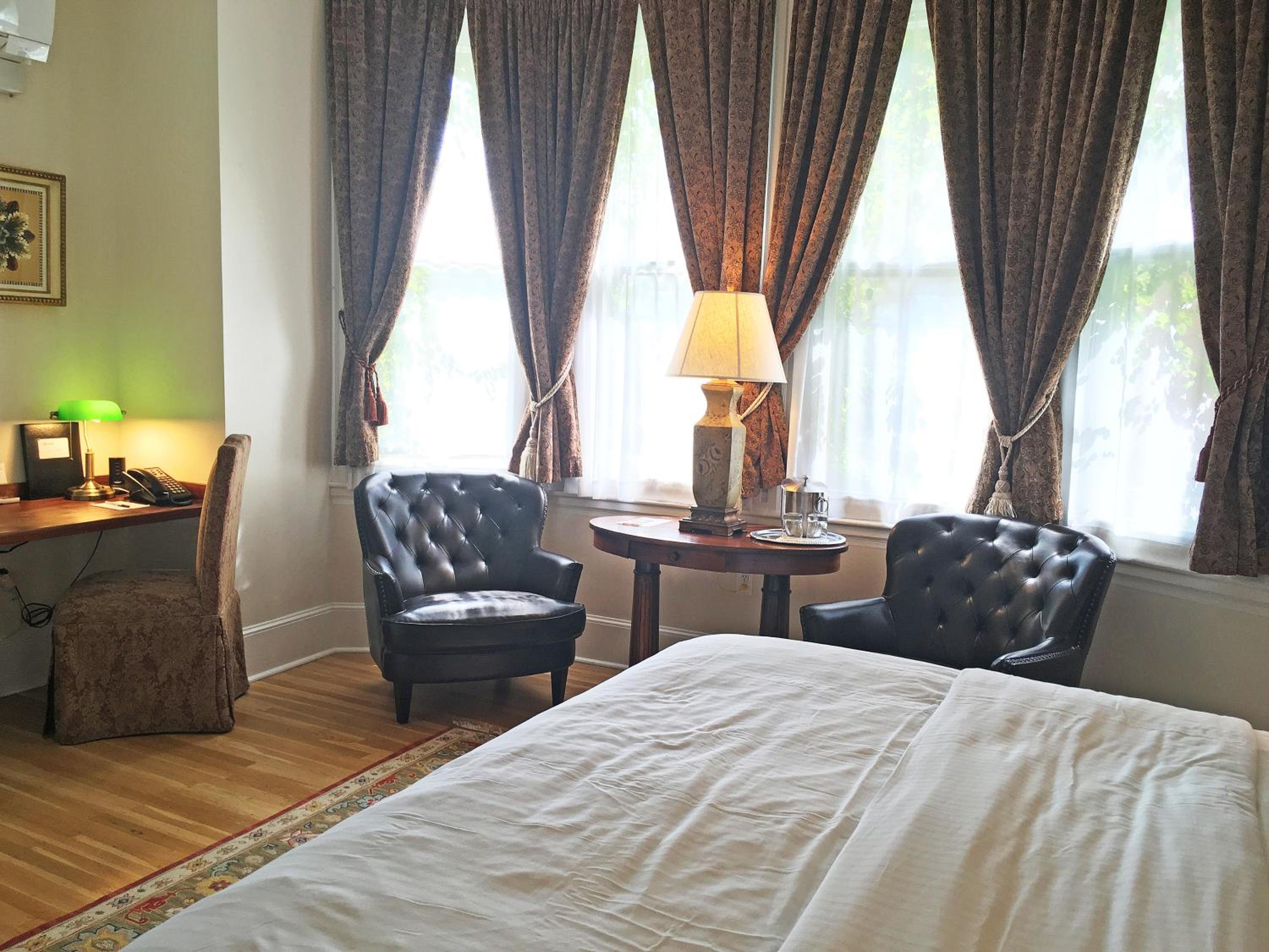Luxury King Room 501 thumbnail 5