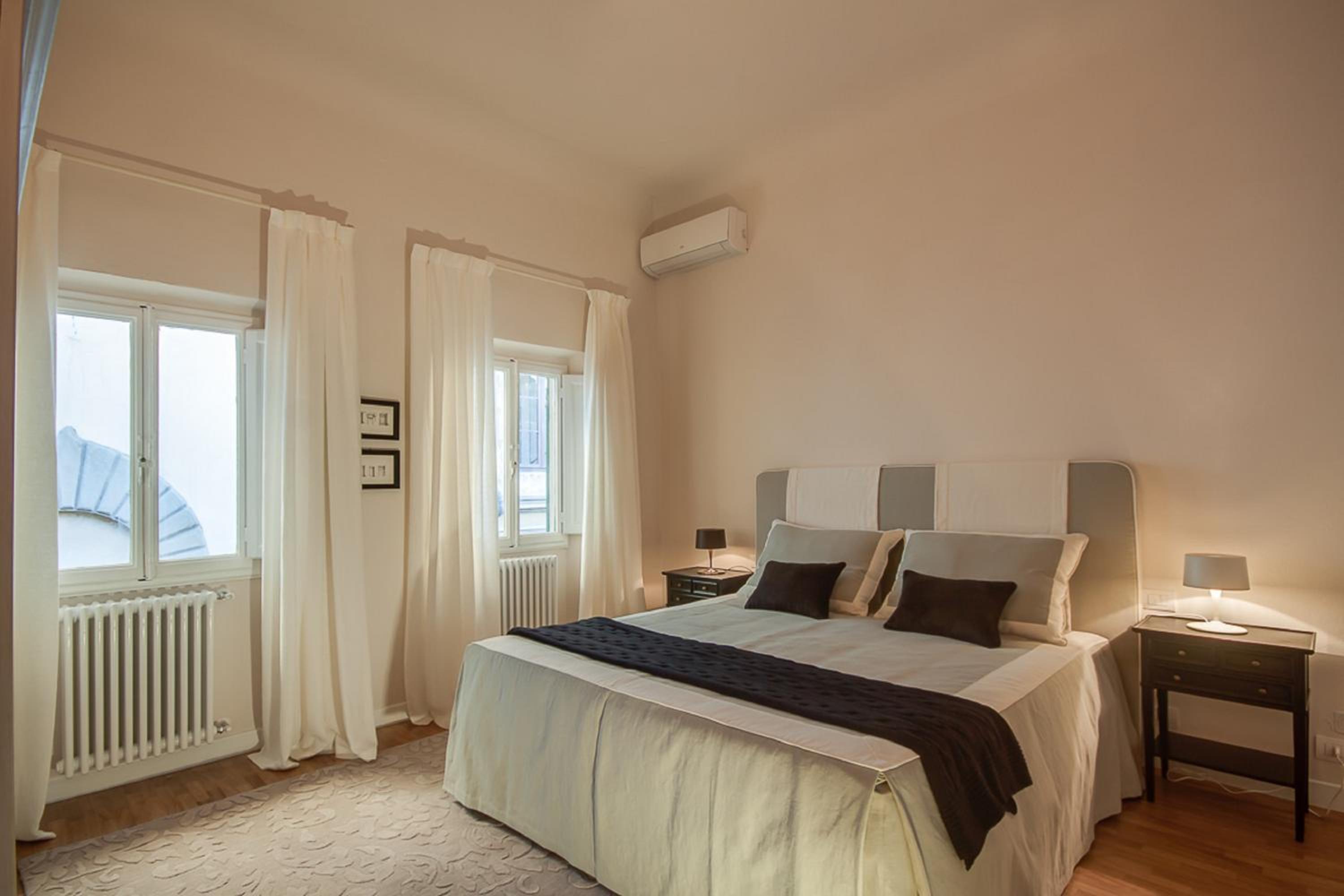 Two-Bedroom Apartment - Via Di San Niccolò 81