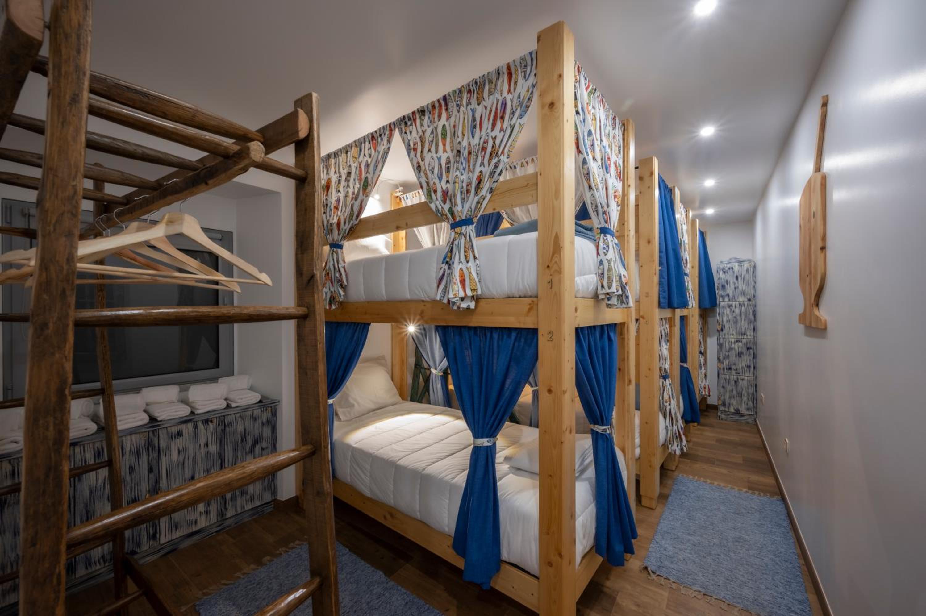 Bed in 8-Bed Mixed Dormitory Room photo 1