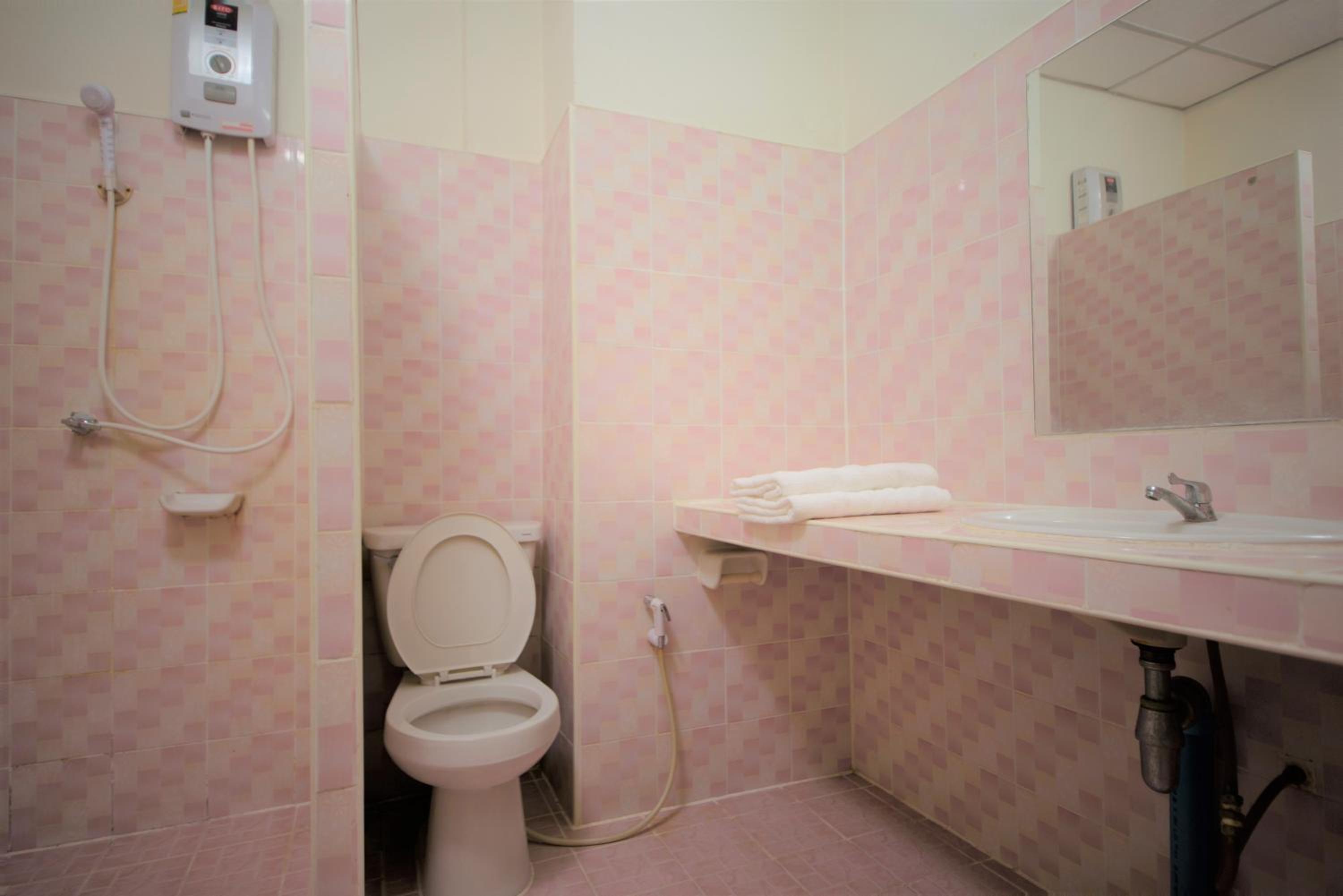Standard Twin Room - Photo 2