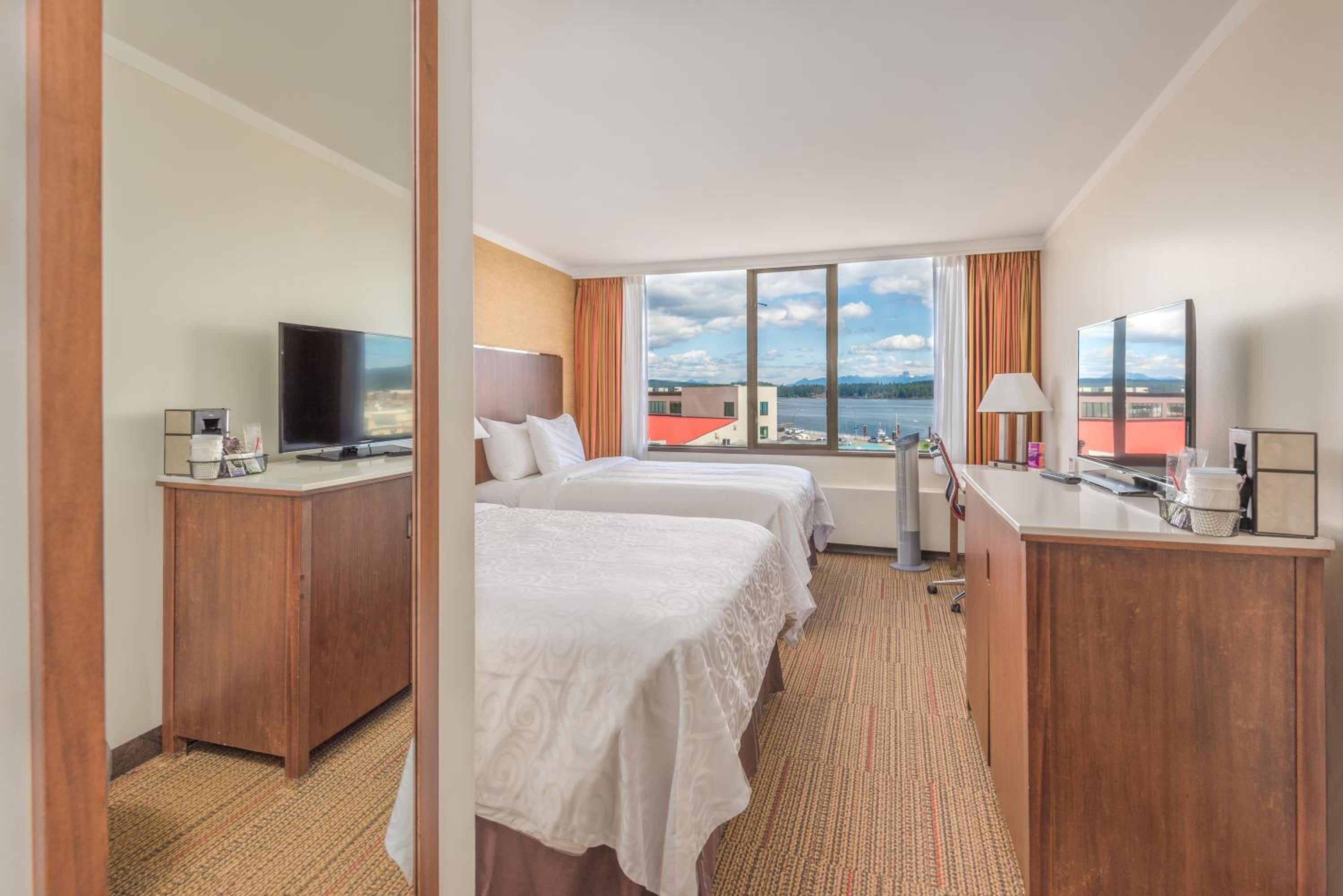 Coast Lower Tower - Queen Room