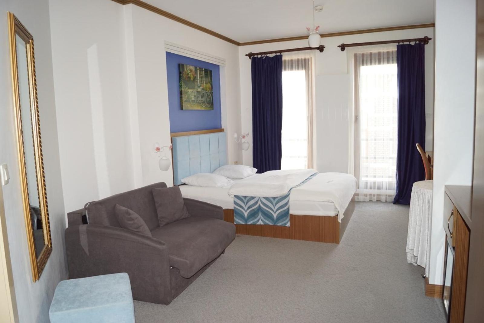 Deluxe Room (2 Adults + 1 Child)