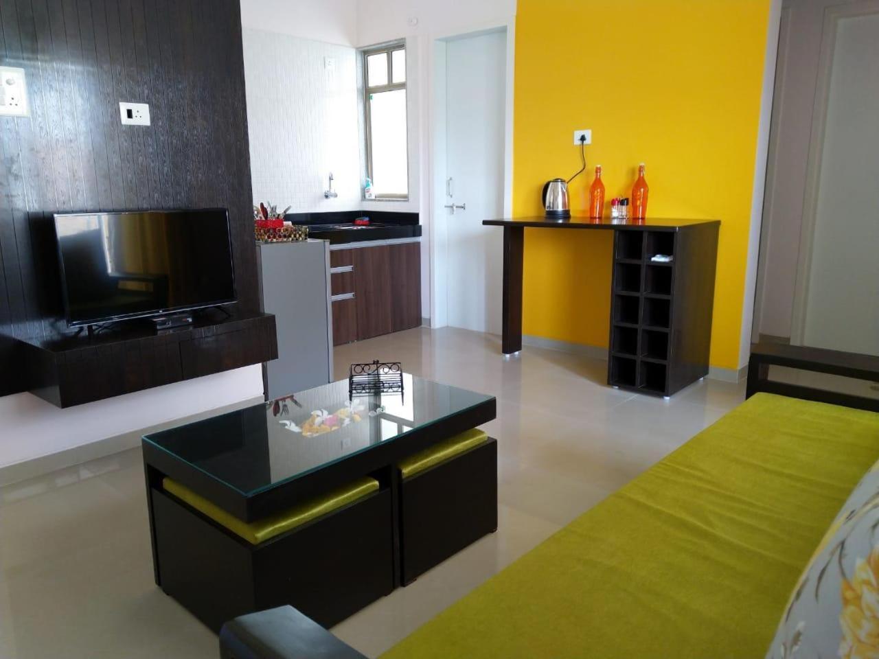 Apartment with Balcony photo 2