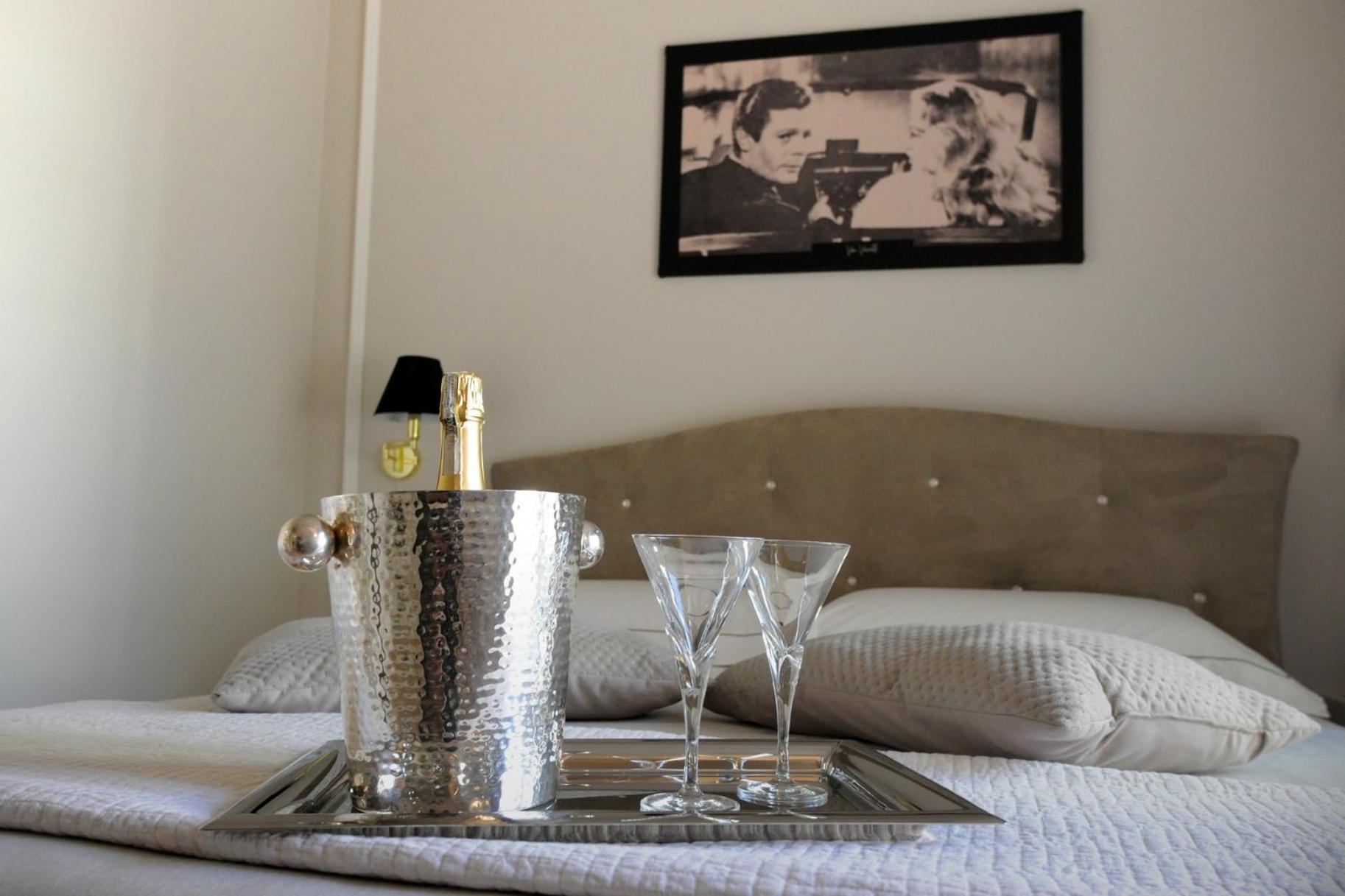 Double Room with Garden View - Photo 3