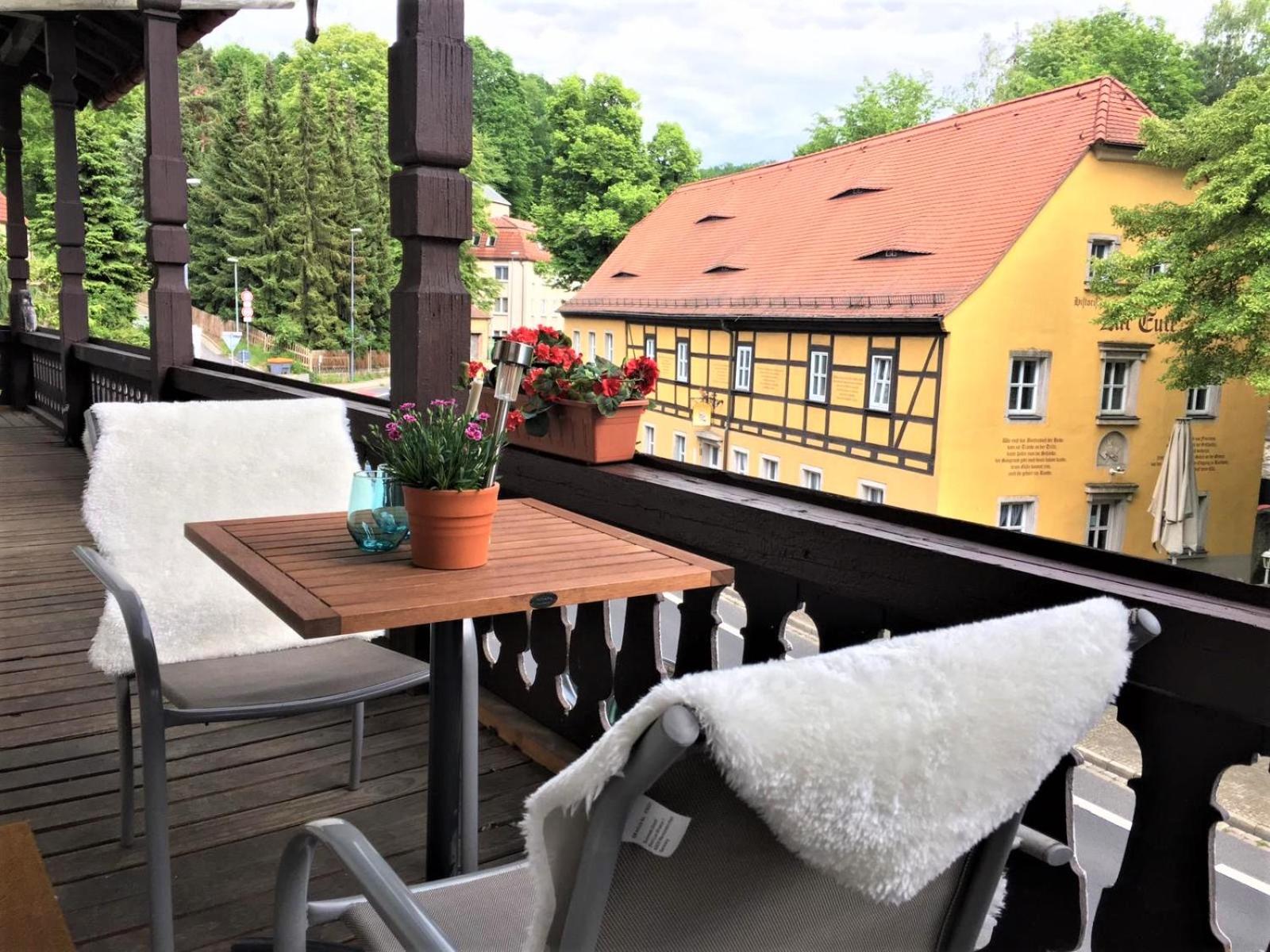 Studio with Balcony - Photo 4