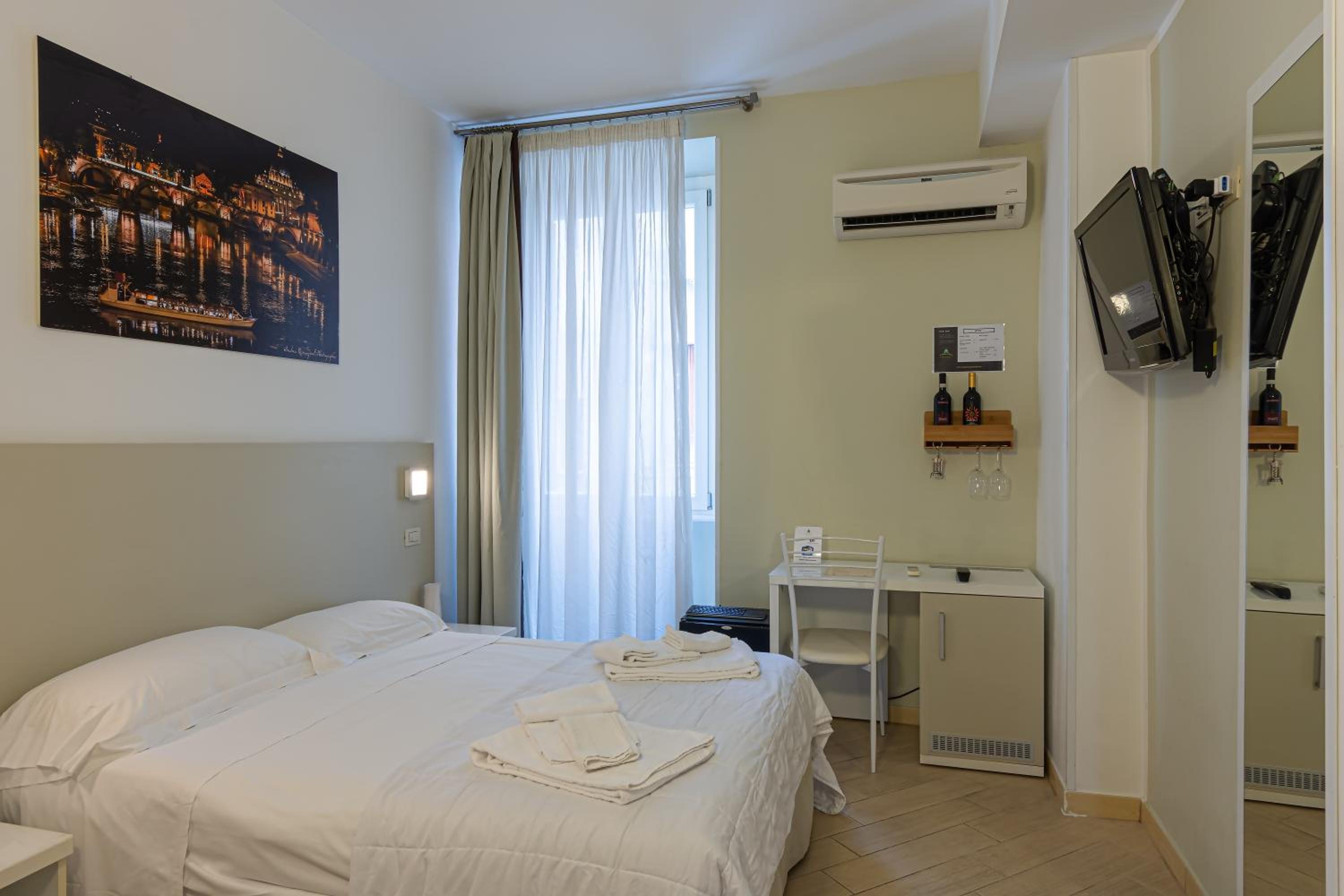 Double Room with Courtyard View photo 2