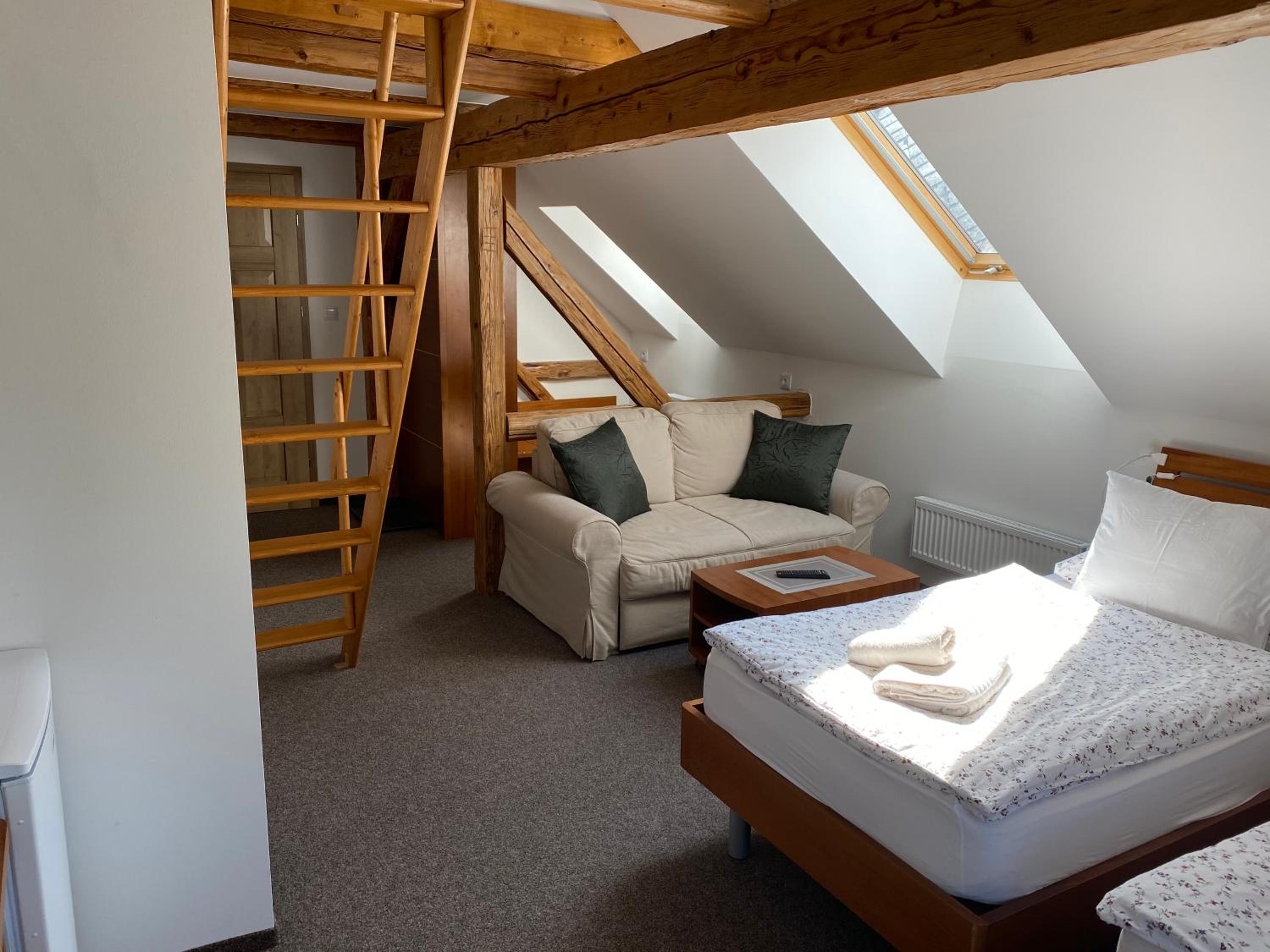 Deluxe Family Suite photo 3