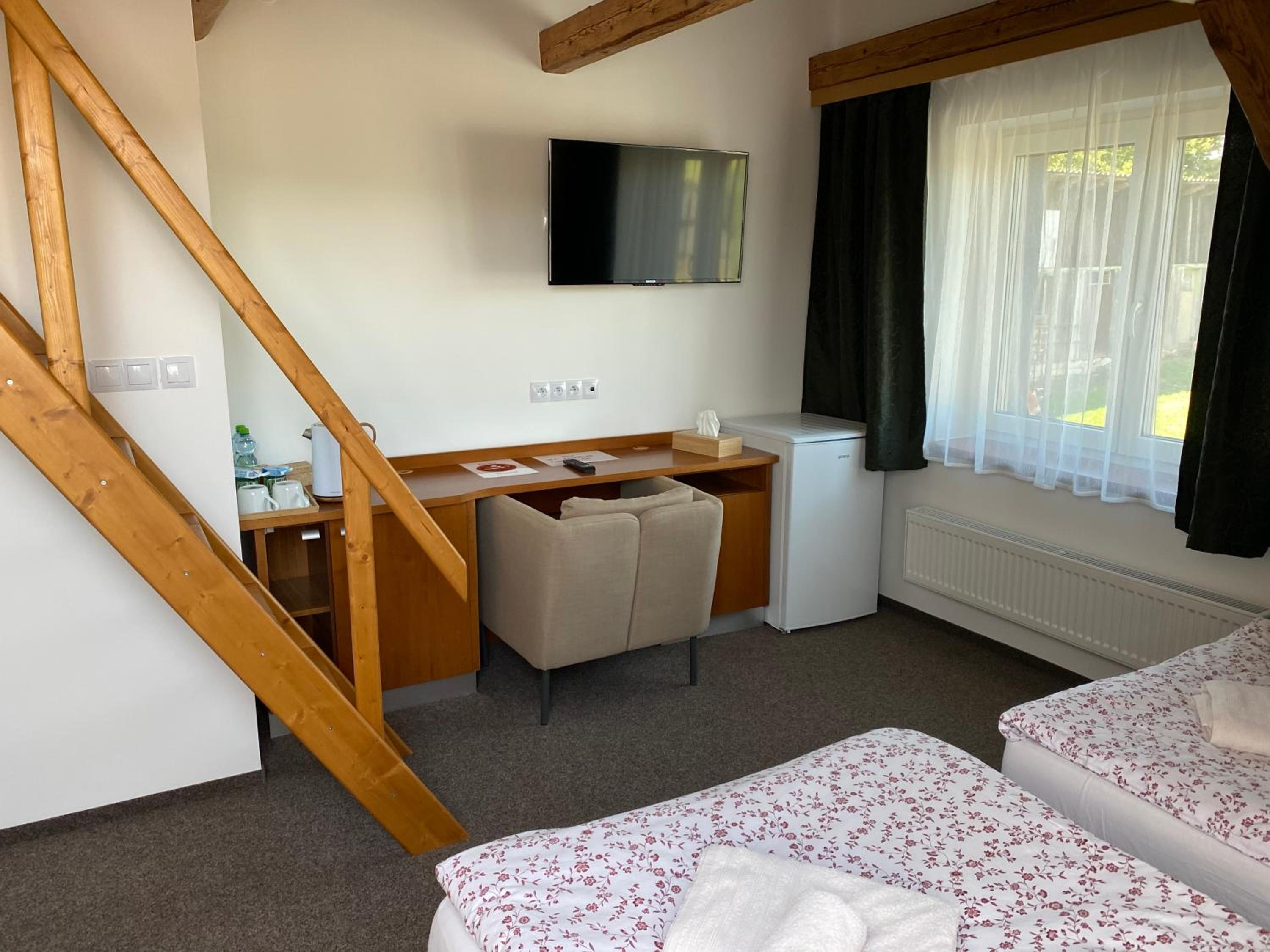 Deluxe Family Suite photo 2