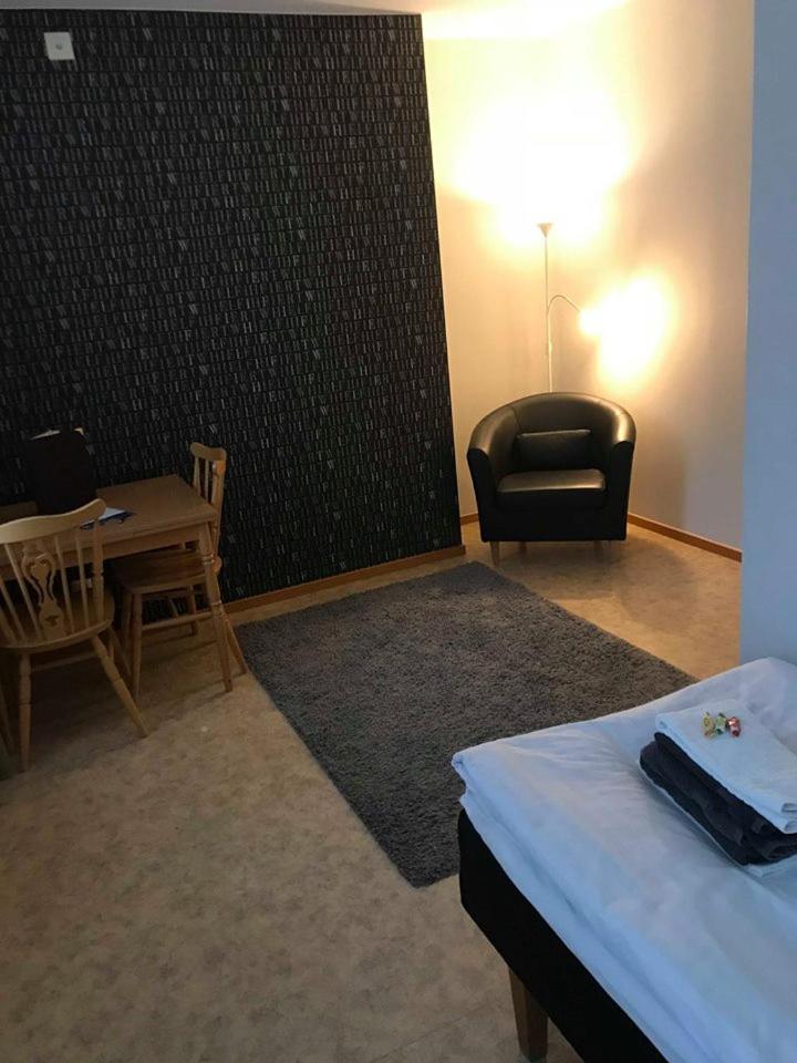 Single Room with Private Bathroom photo 3