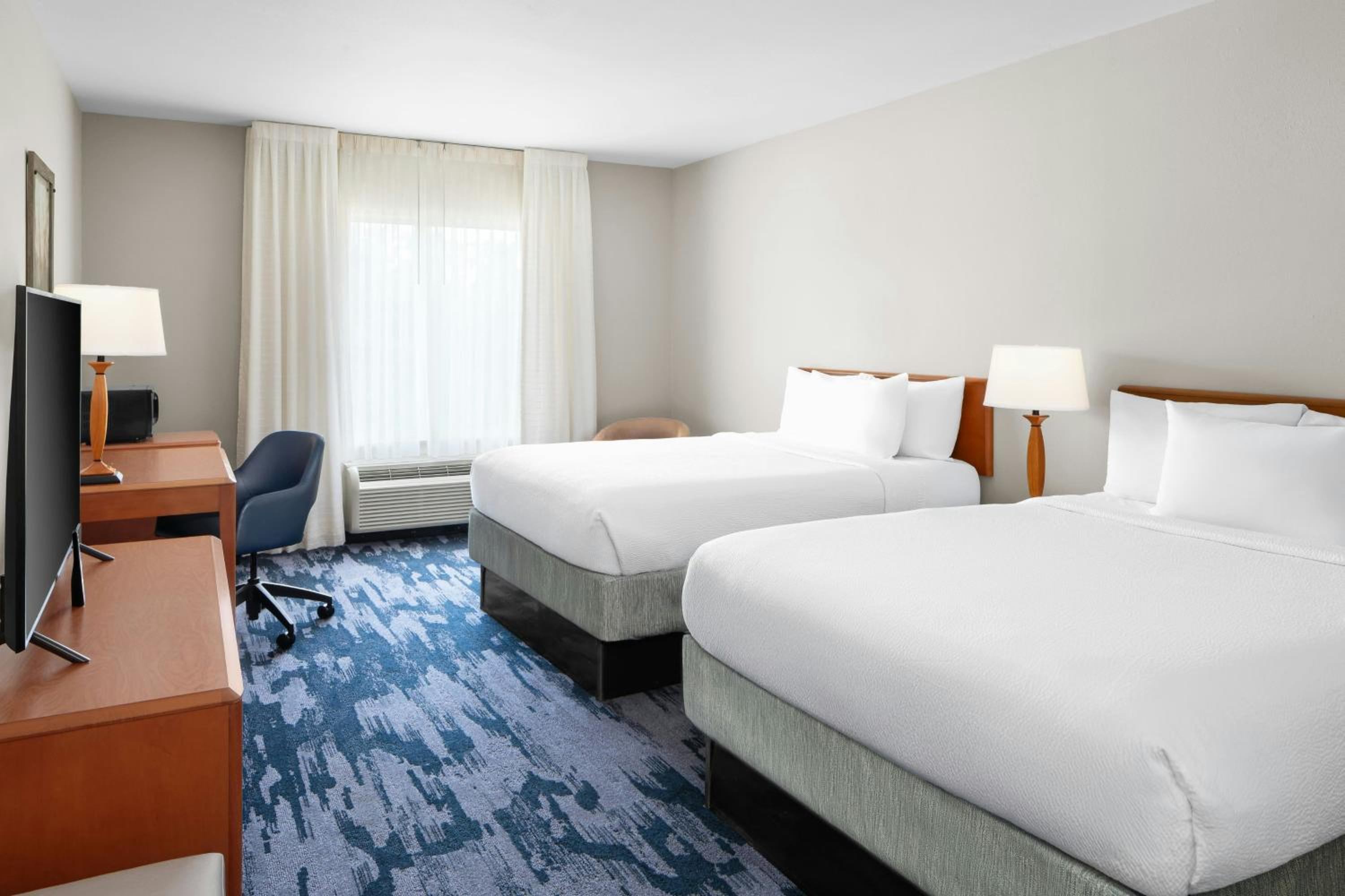 Queen Room with Two Queen Beds and Bathtub - Mobility Access/Hearing Accessible