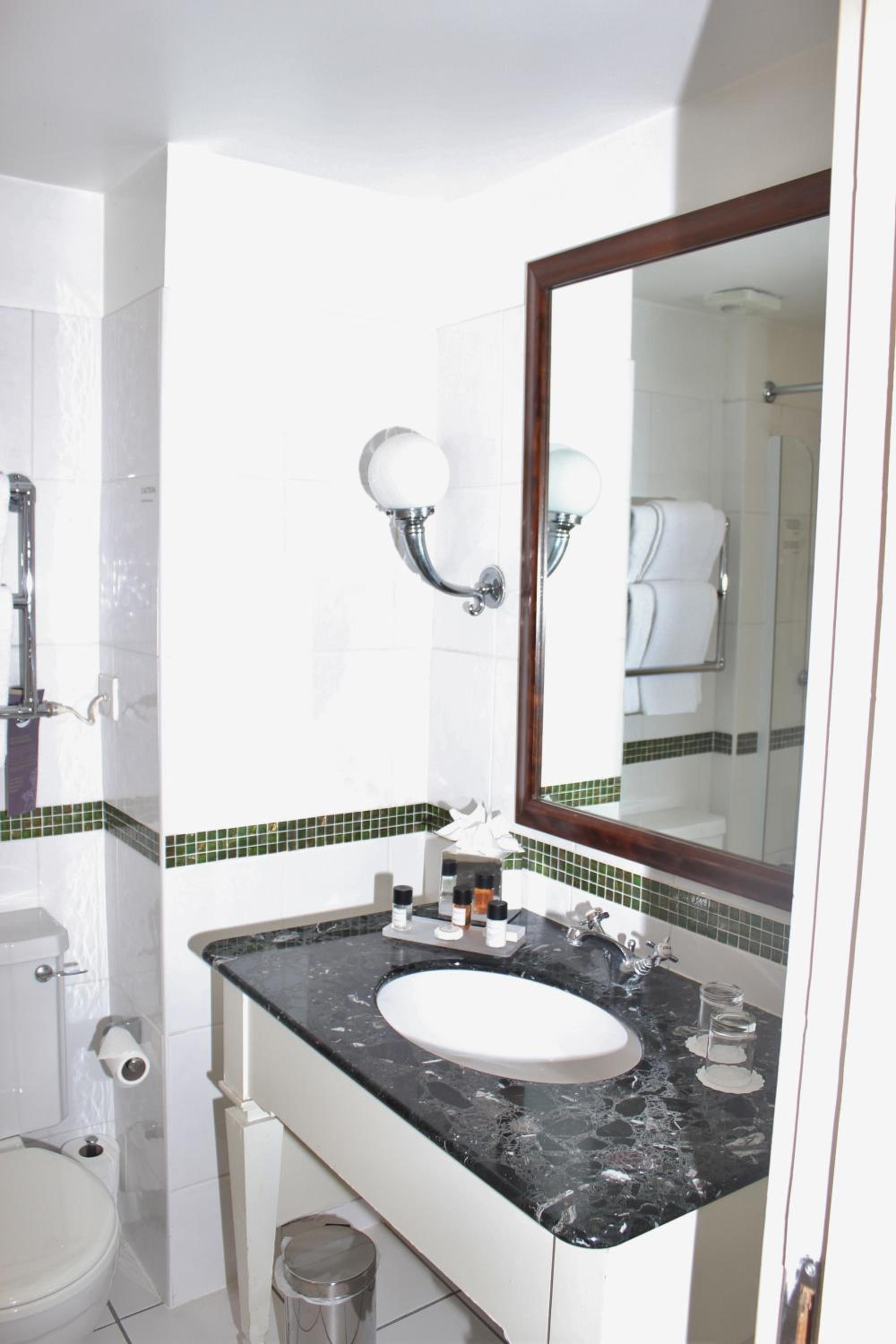 Standard King Room - Photo 2