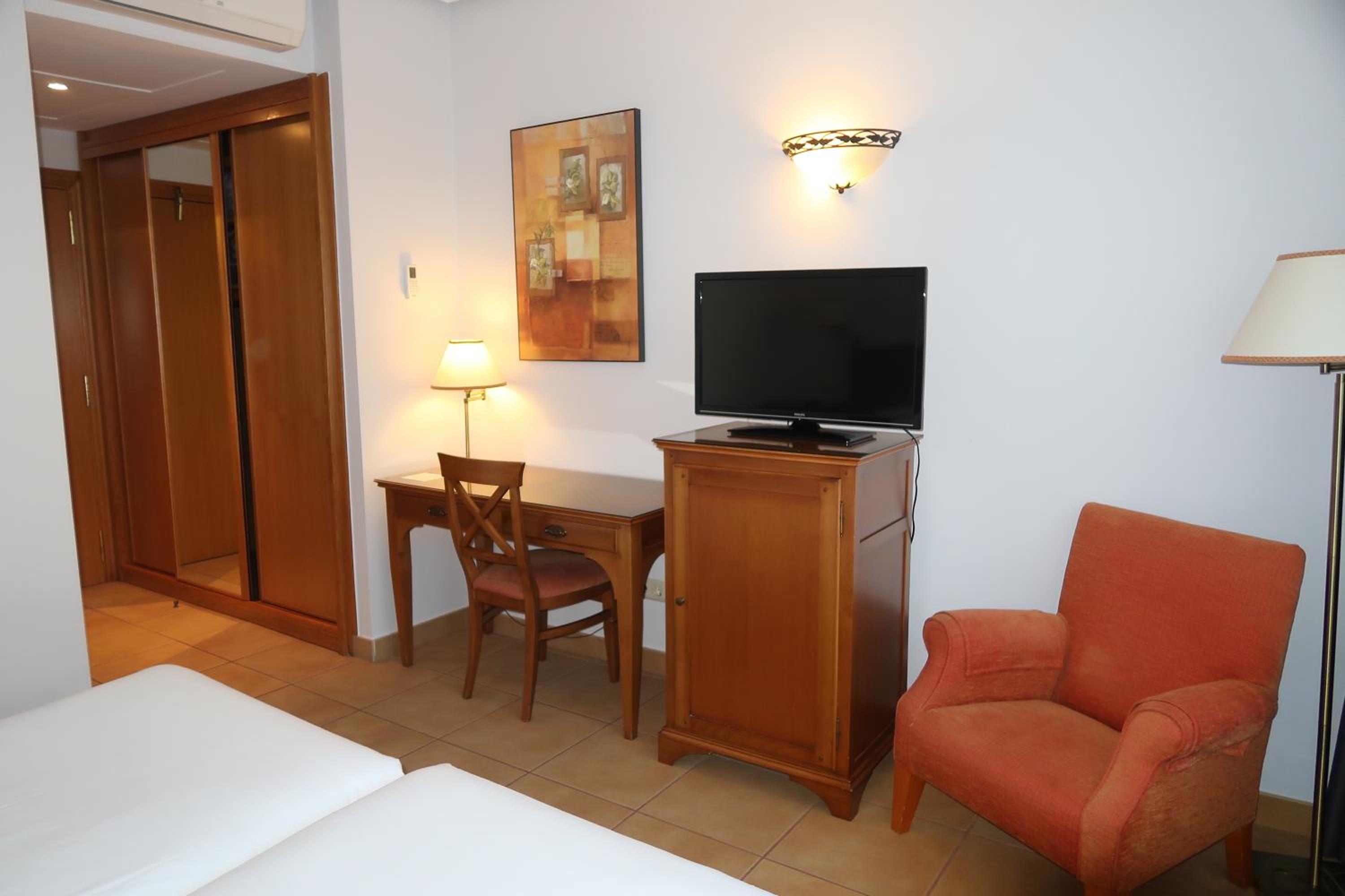 Double or Twin Room with Sea View photo 2