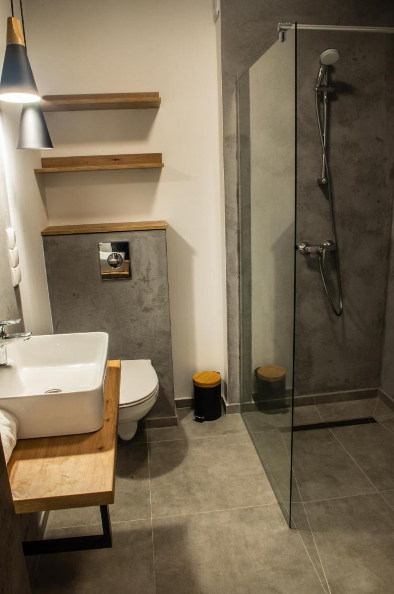 Double Room with Private Bathroom - Photo 6