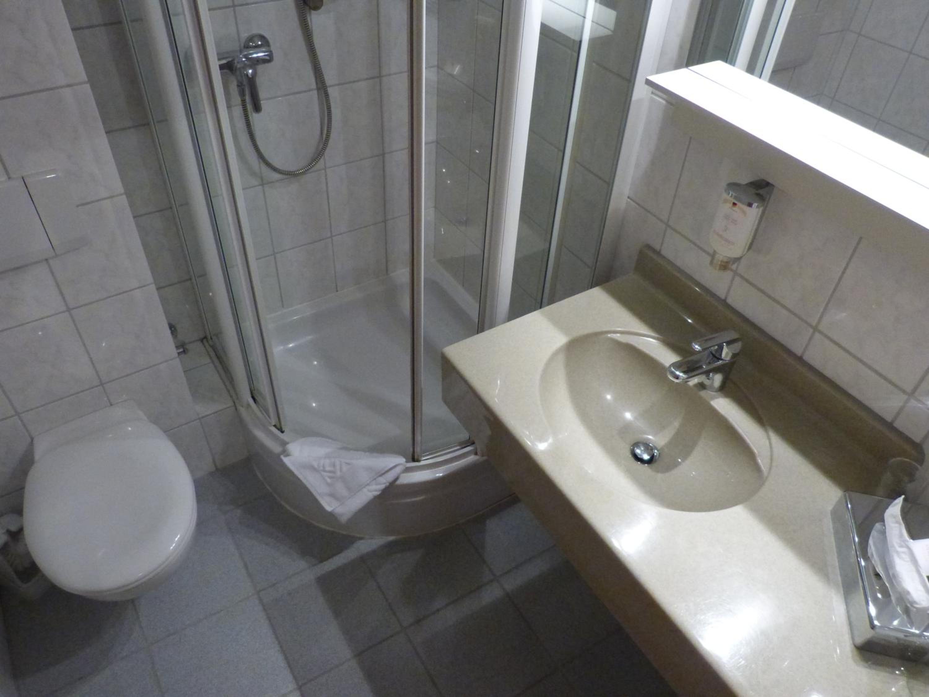 Twin Room - Photo 3
