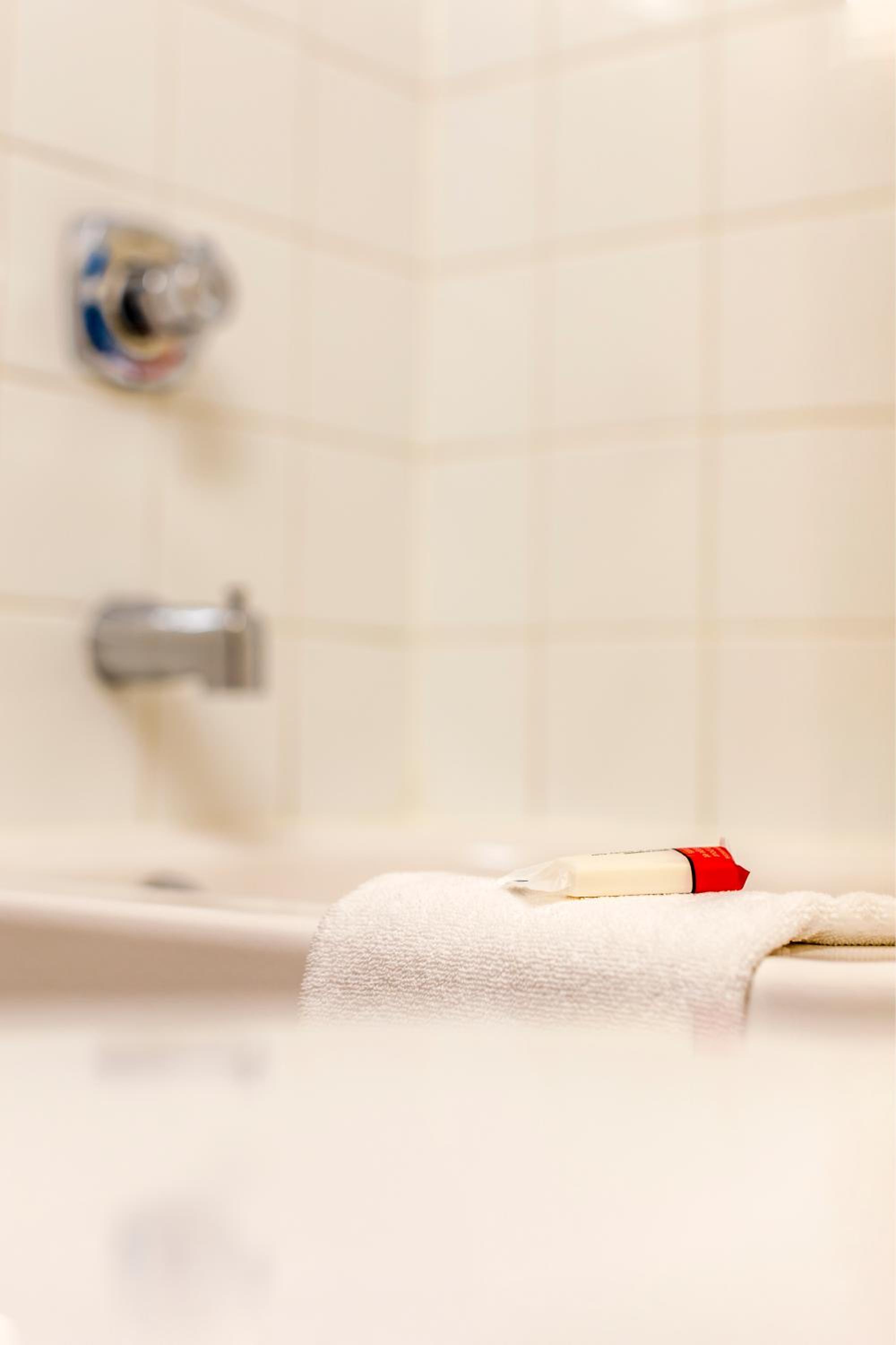 Queen Room - Disability Access/Non-Smoking - Photo 5