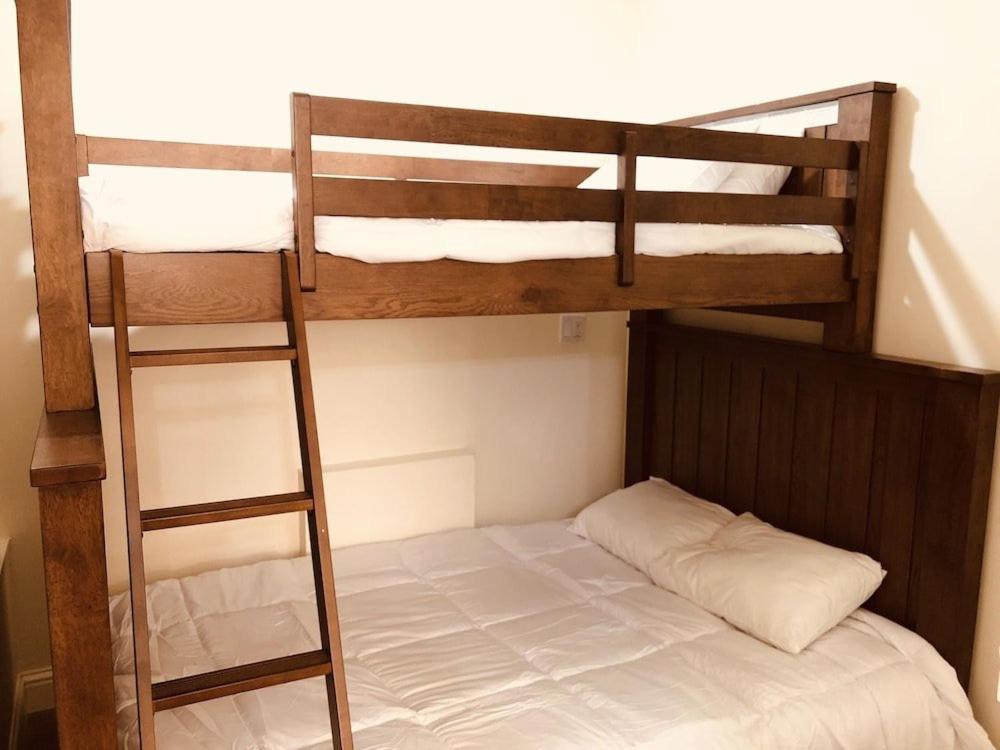 Deluxe Room (2 Adults + 1 Child)