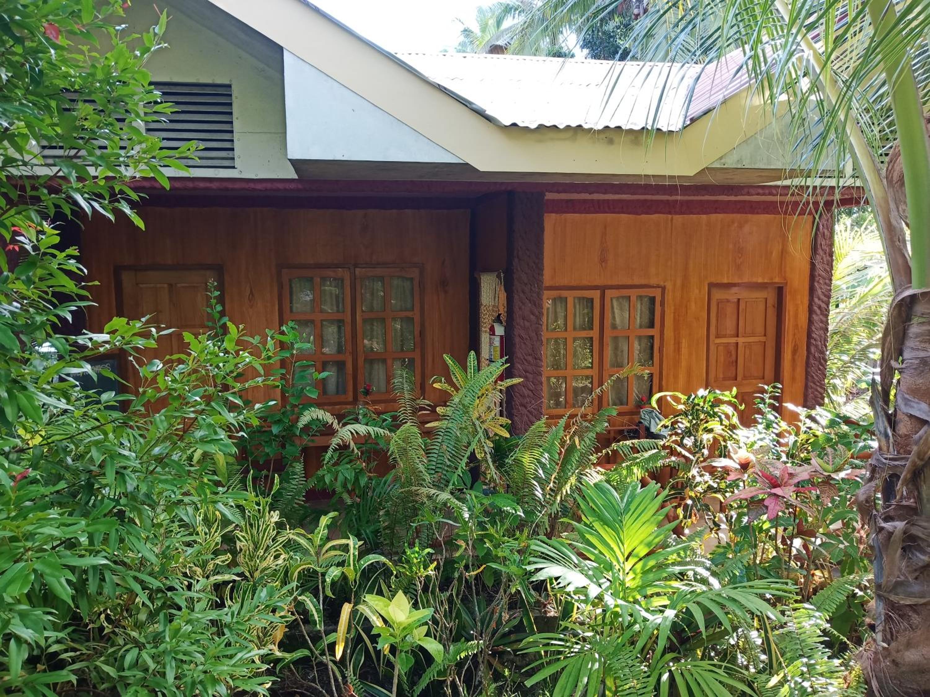 Deluxe Bungalow - Photo 29