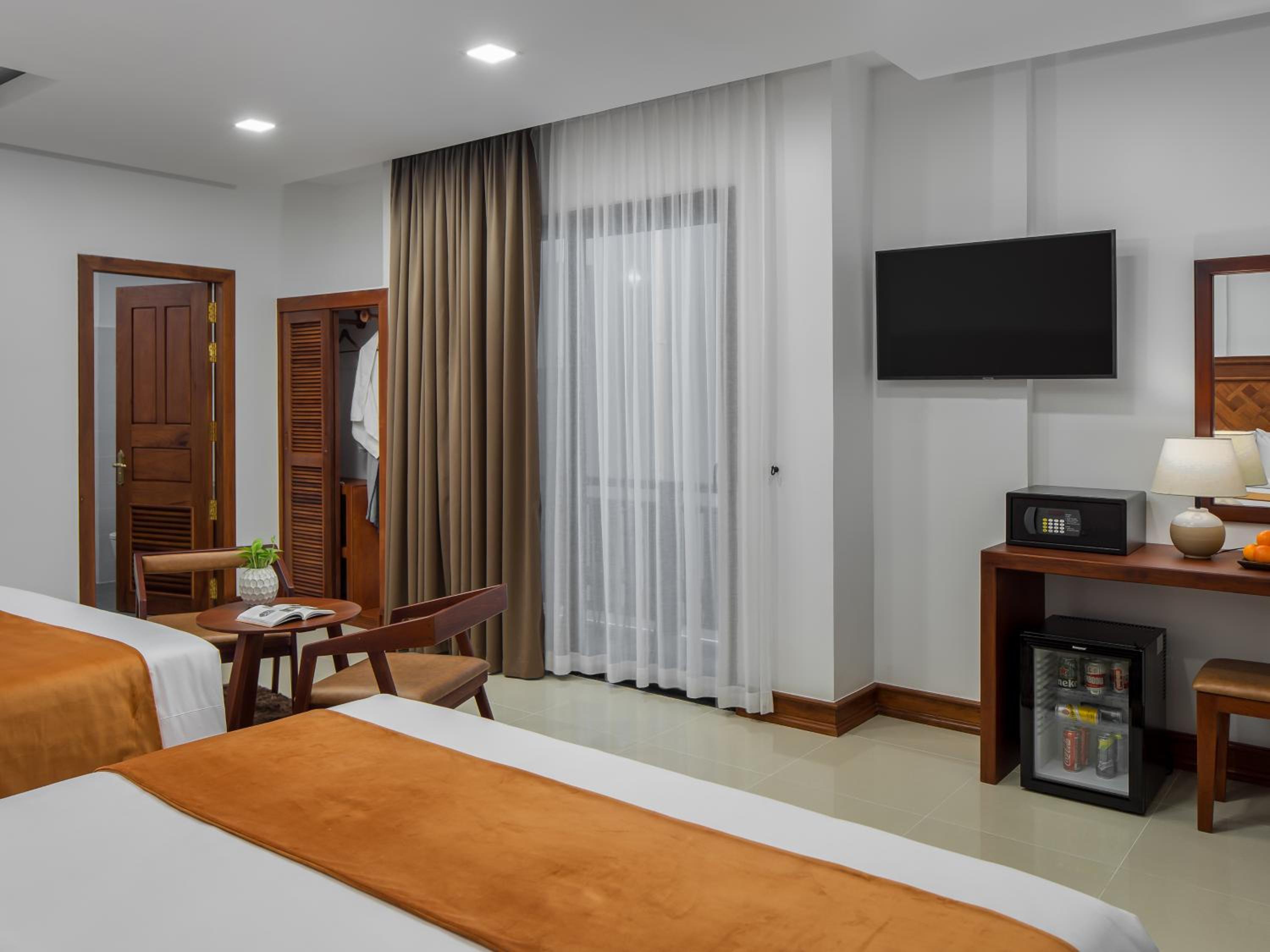 Deluxe Family Room with Balcony - Photo 5