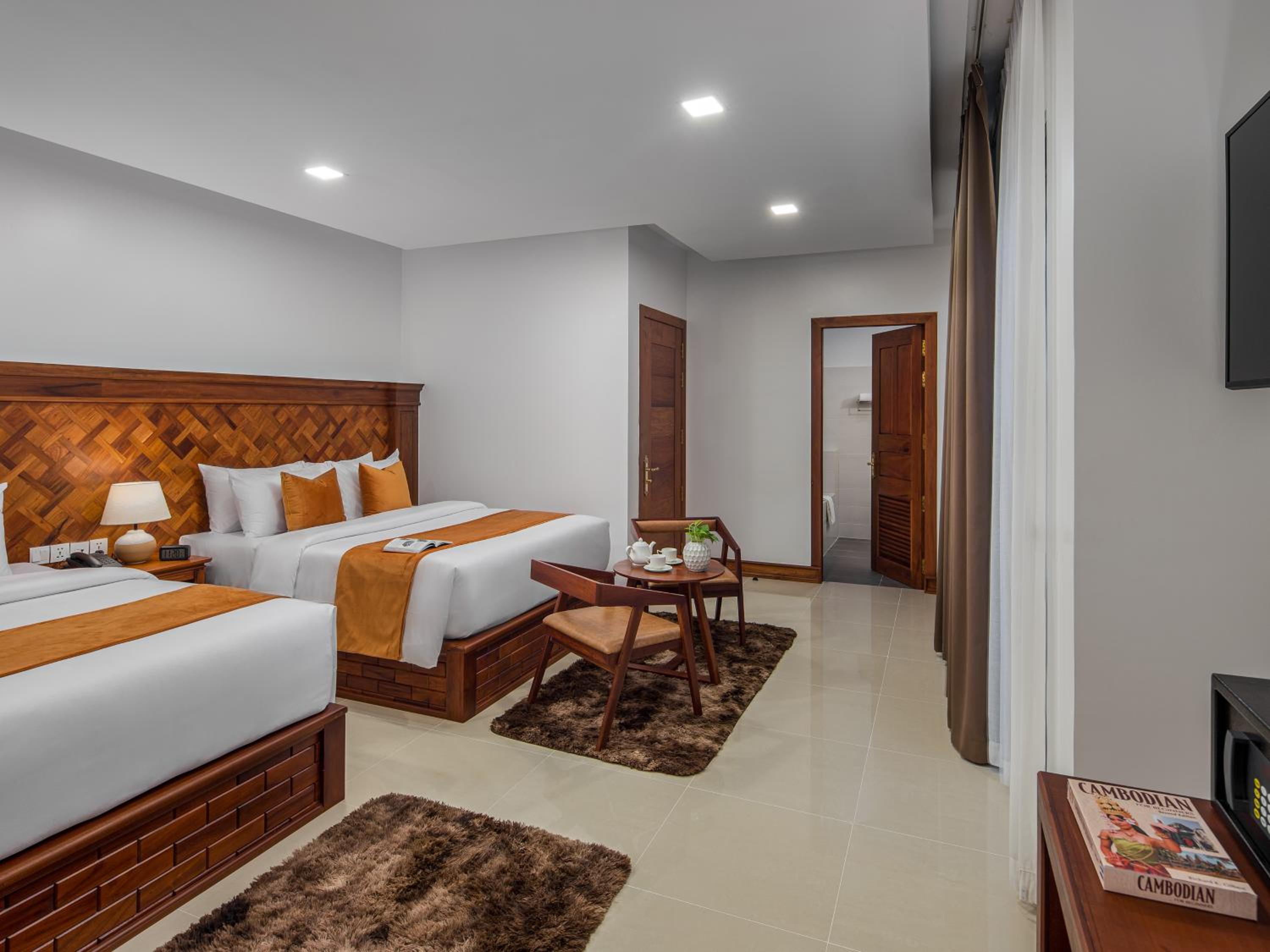 Deluxe Family Room with Balcony - Photo 3