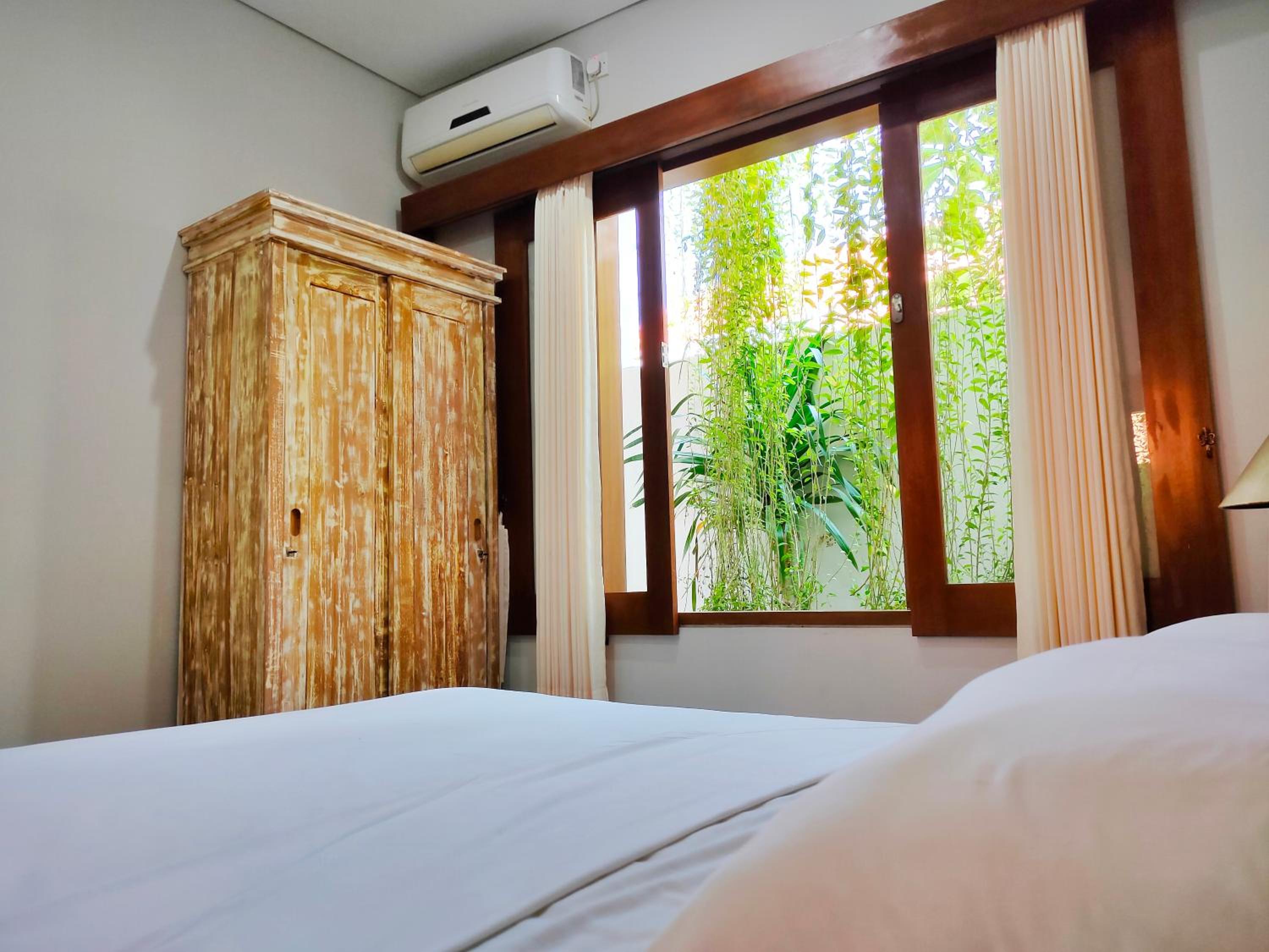 Double Room with Private Bathroom - Photo 12