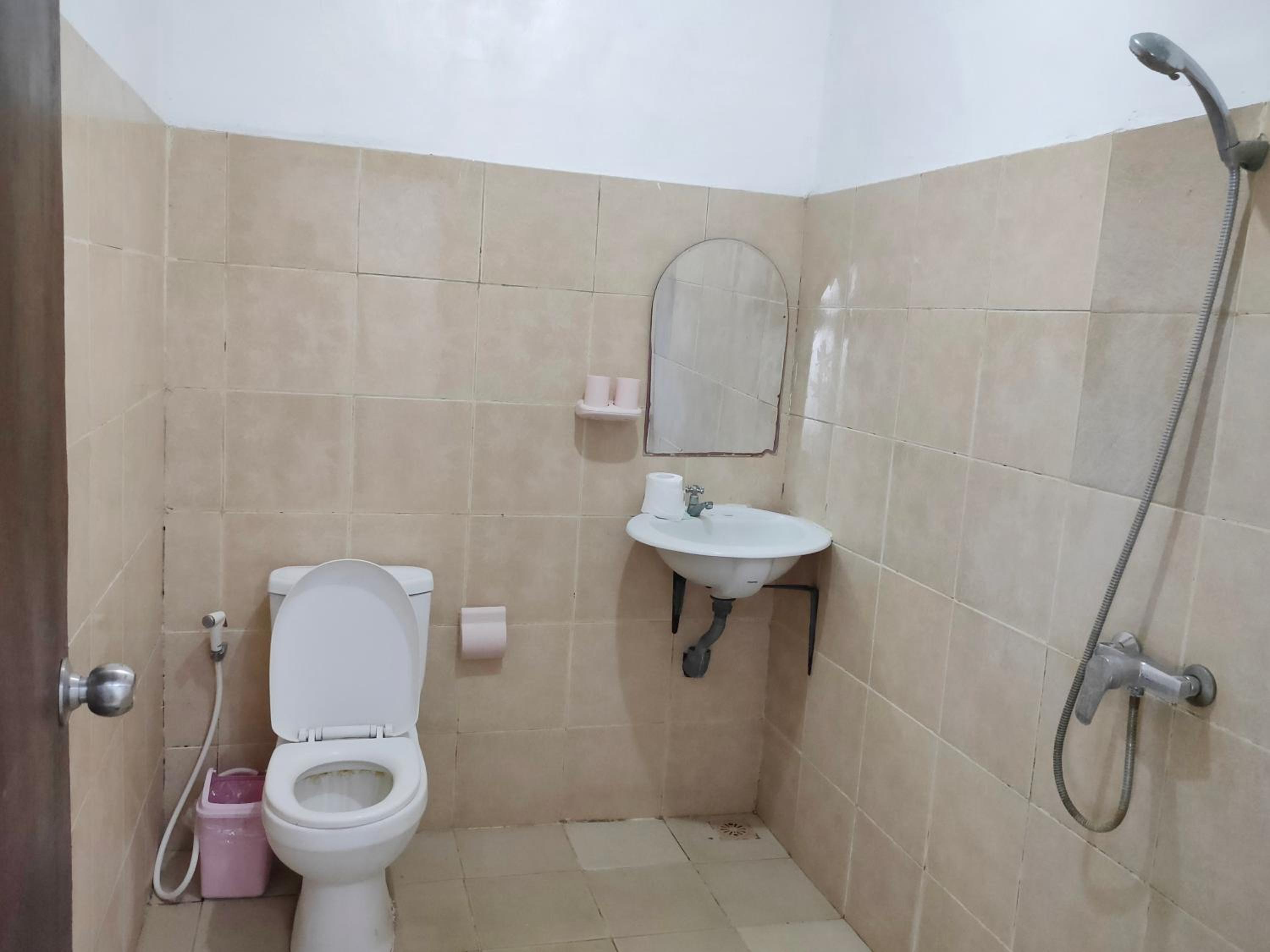 Double Room with Private Bathroom - Photo 15