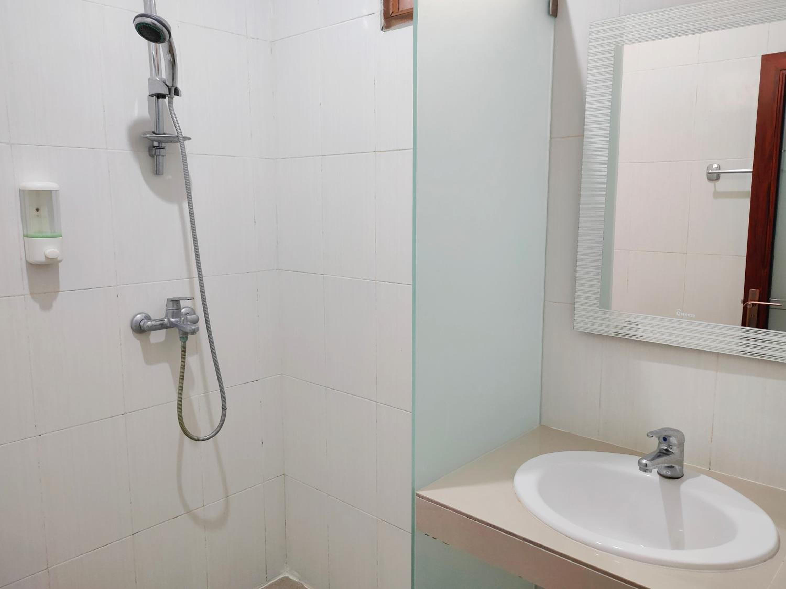 Double Room with Private Bathroom - Photo 3