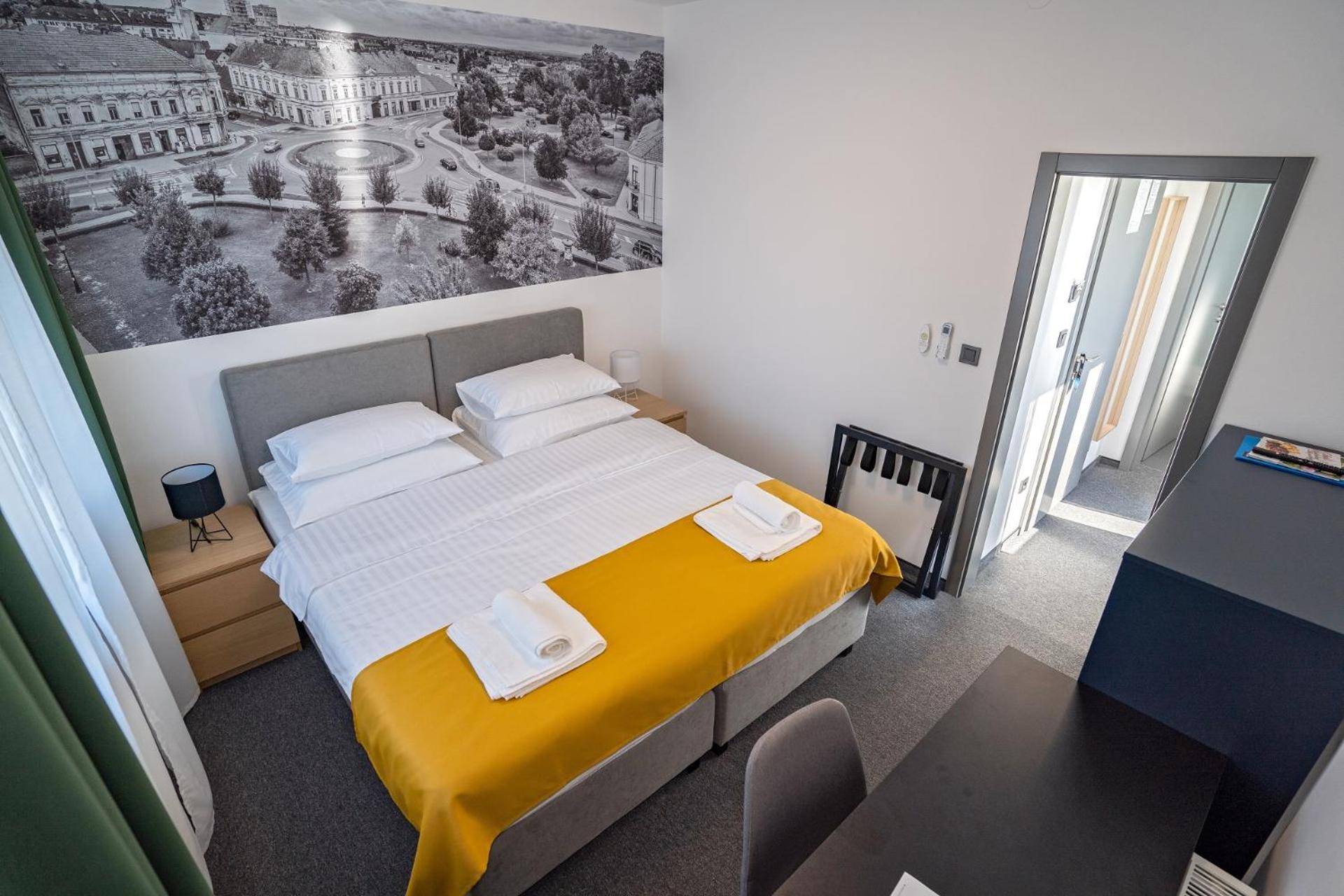 Double Room with Private Bathroom - Photo 1
