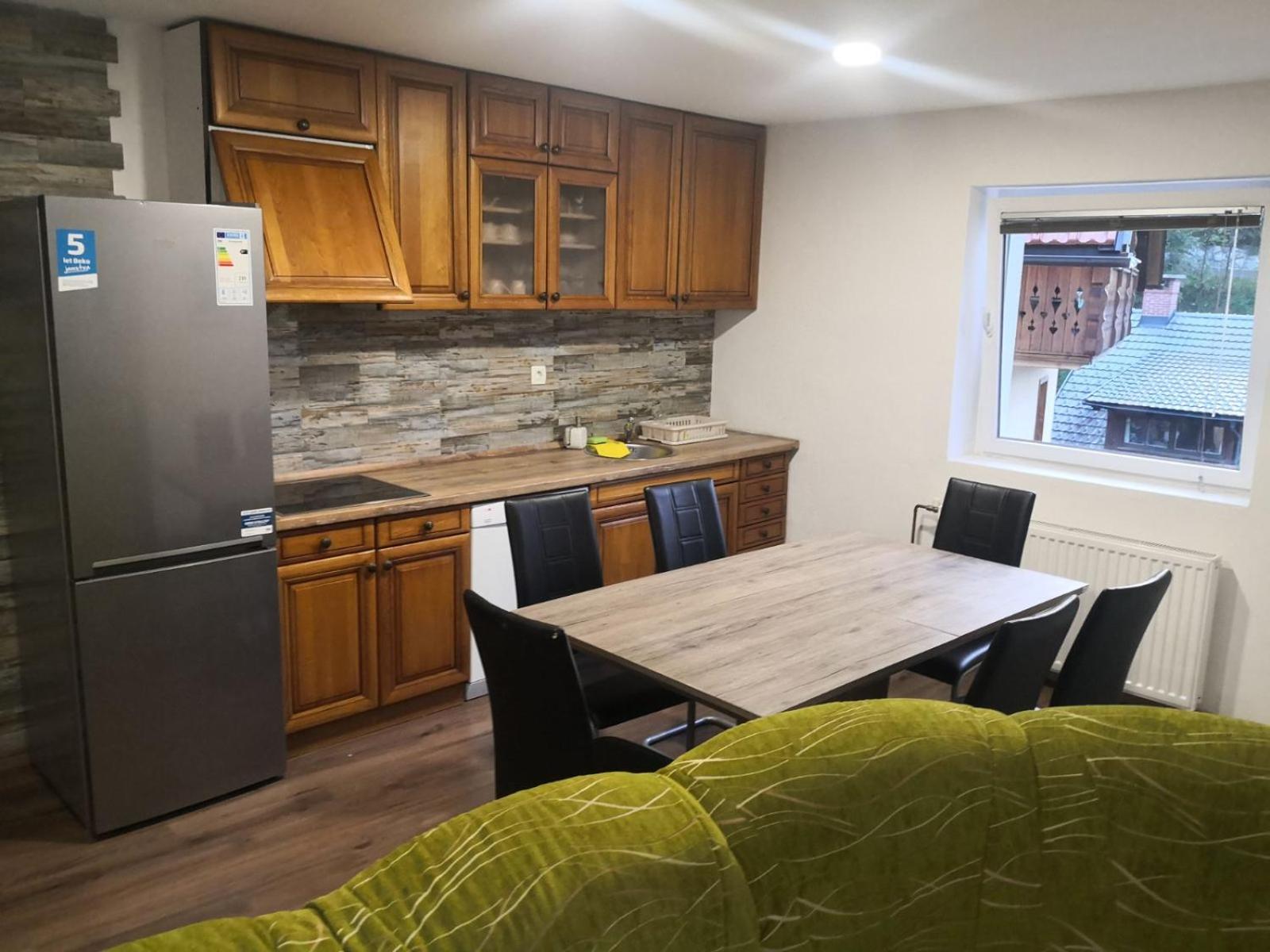 Apartment with Mountain View