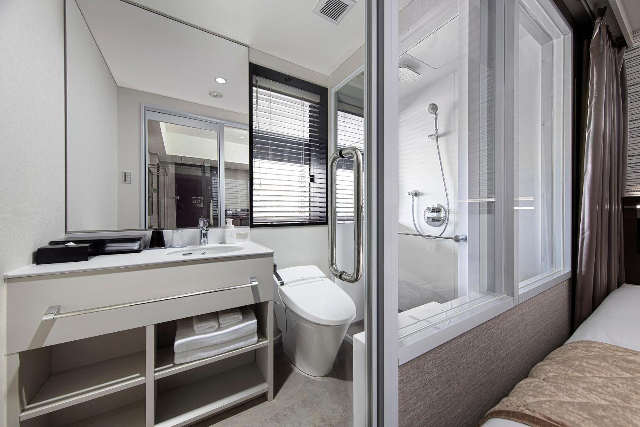Moderate Double Room with Public Bath Ticket - Non-Smoking photo 2